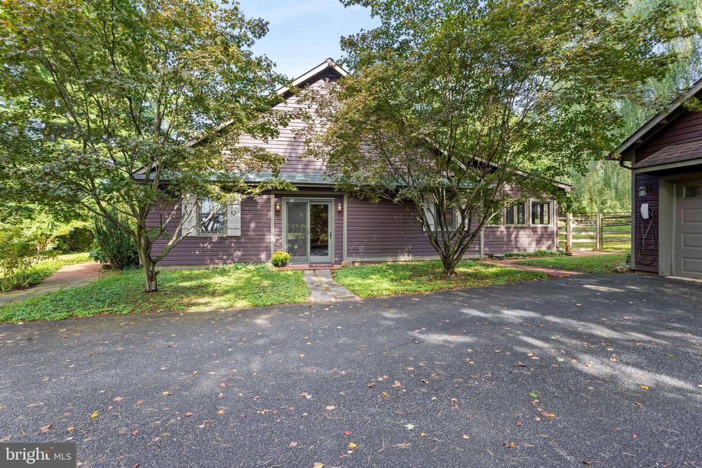 Photo of 571 N Middletown Road, MEDIA, PA 19063 (MLS # PADE2101312)