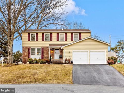 Photo of 9507 Highlander Circle, WALKERSVILLE, MD 21793 (MLS # MDFR2075698)