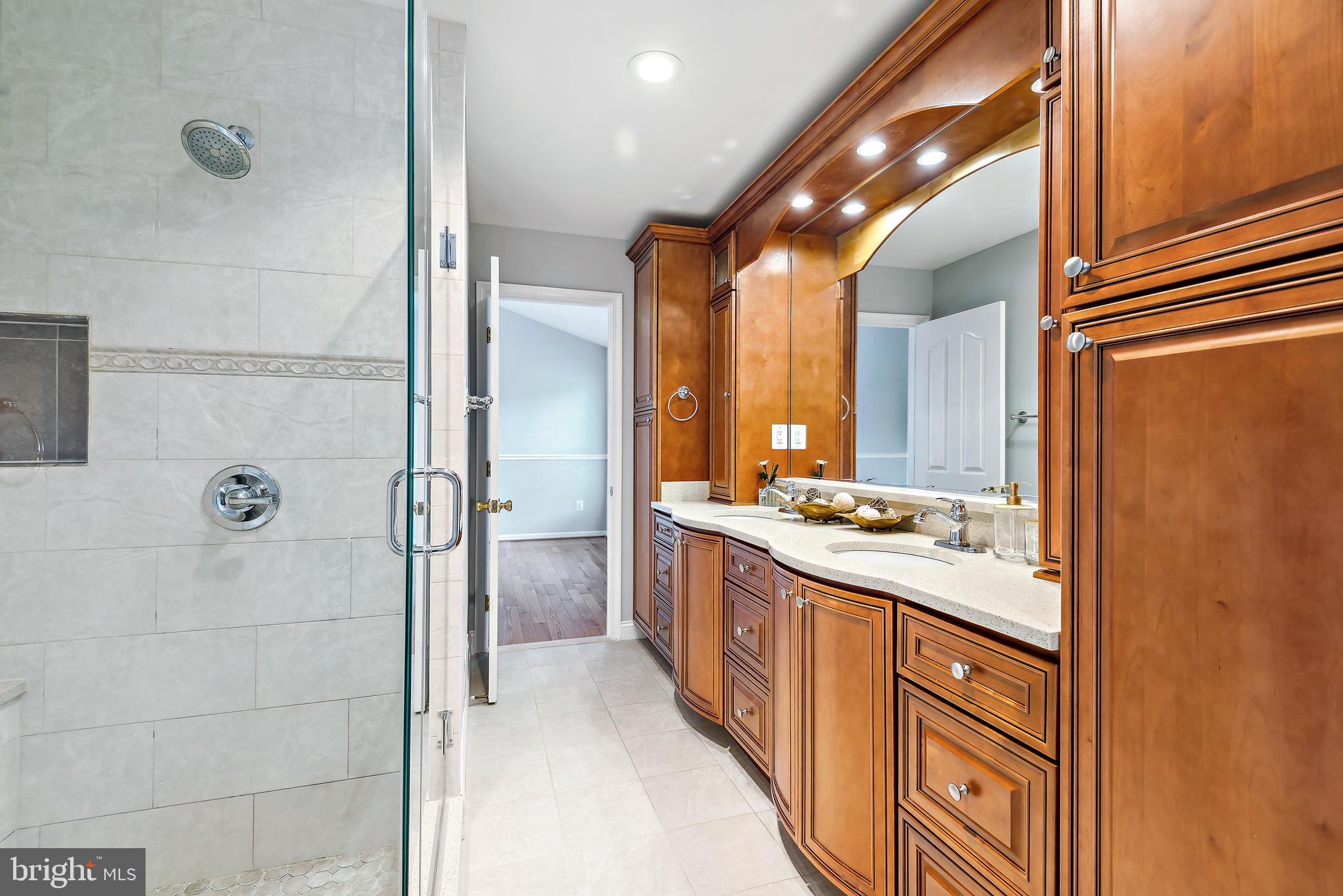 LYNDWOOD MANOR - Residential