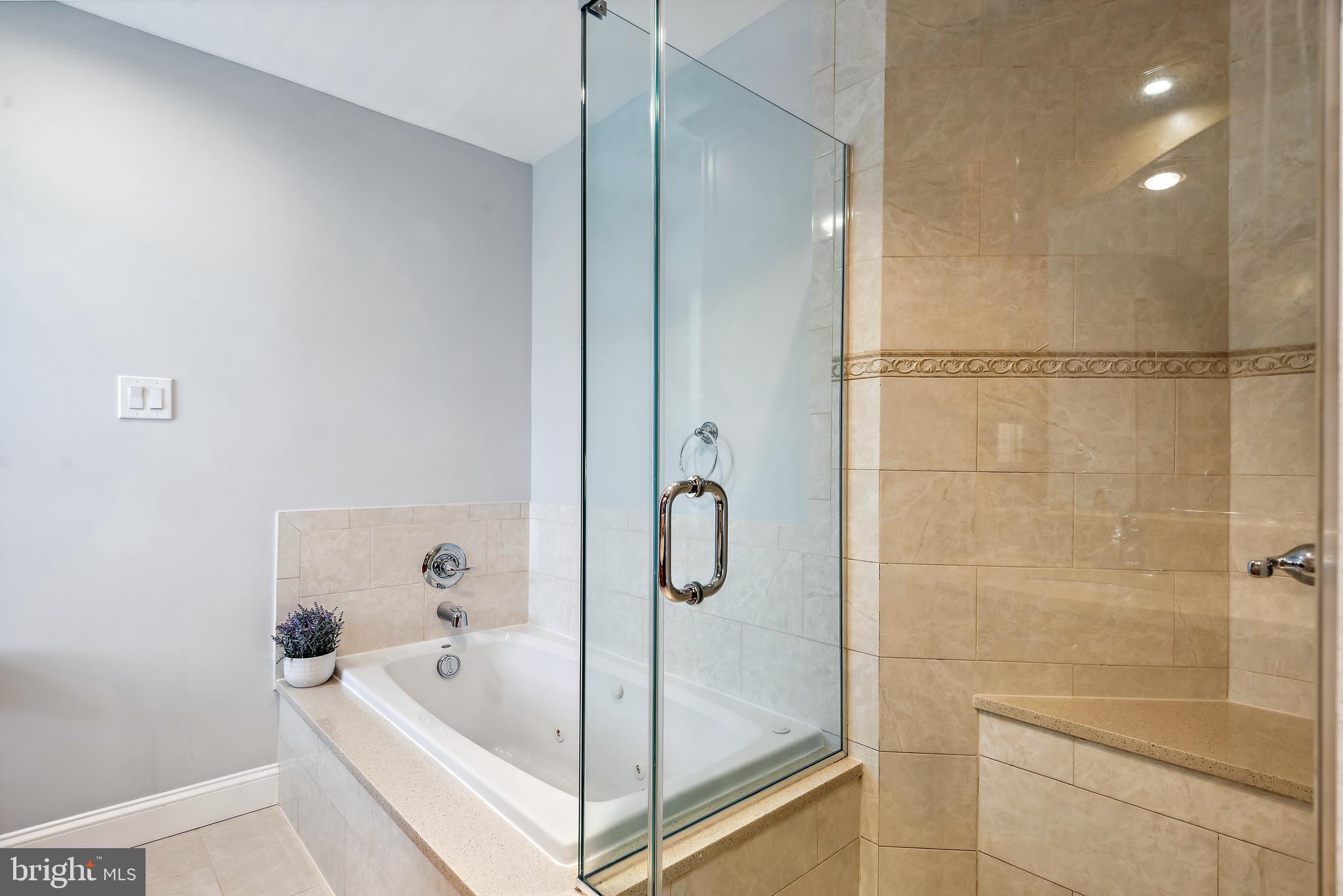 LYNDWOOD MANOR - Residential