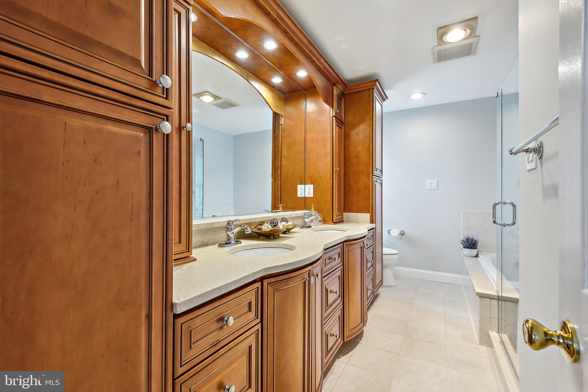 LYNDWOOD MANOR - Residential