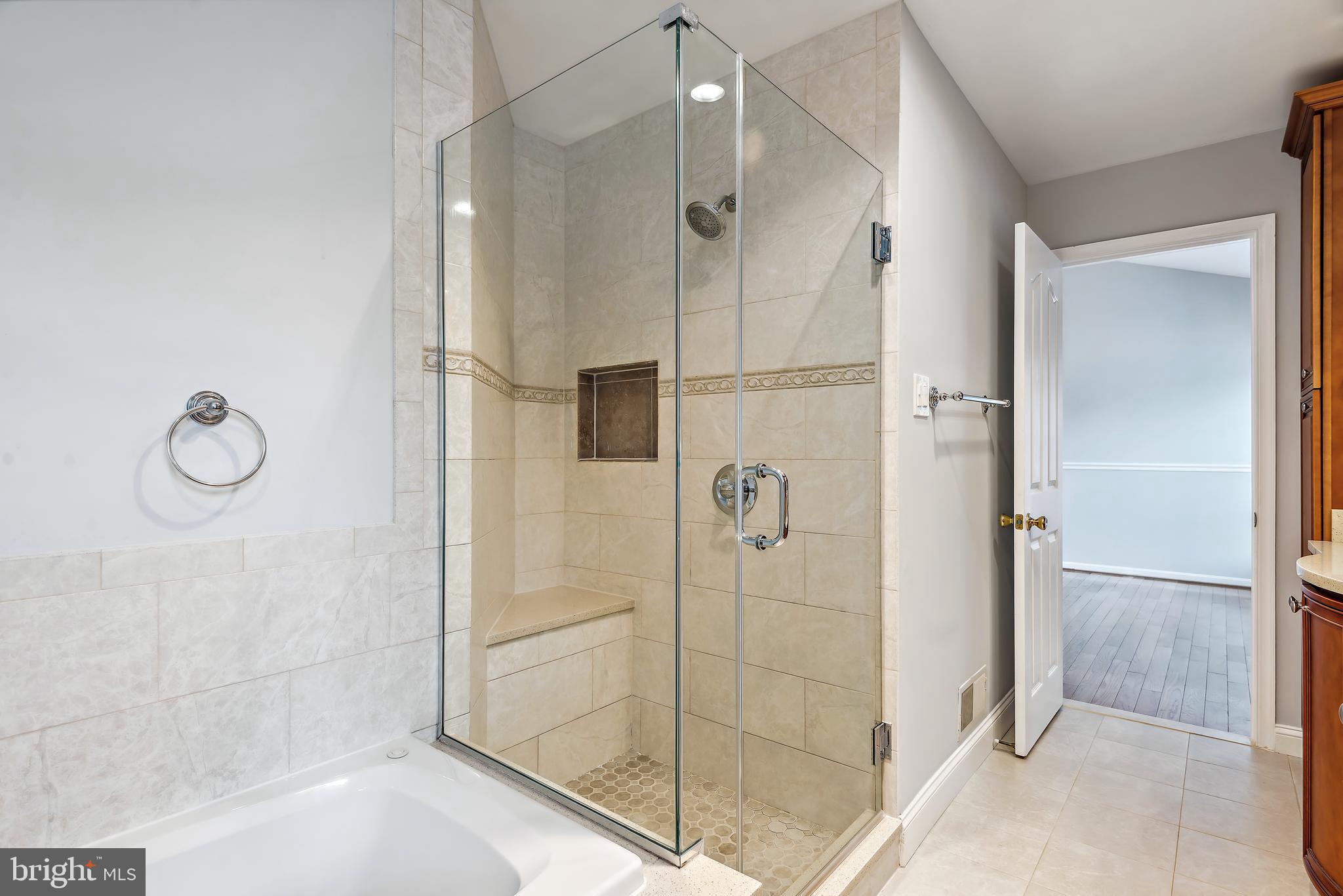 LYNDWOOD MANOR - Residential