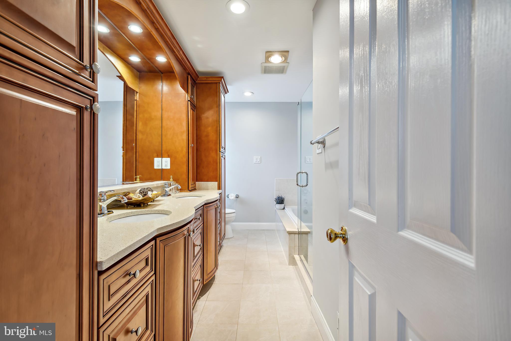 LYNDWOOD MANOR - Residential