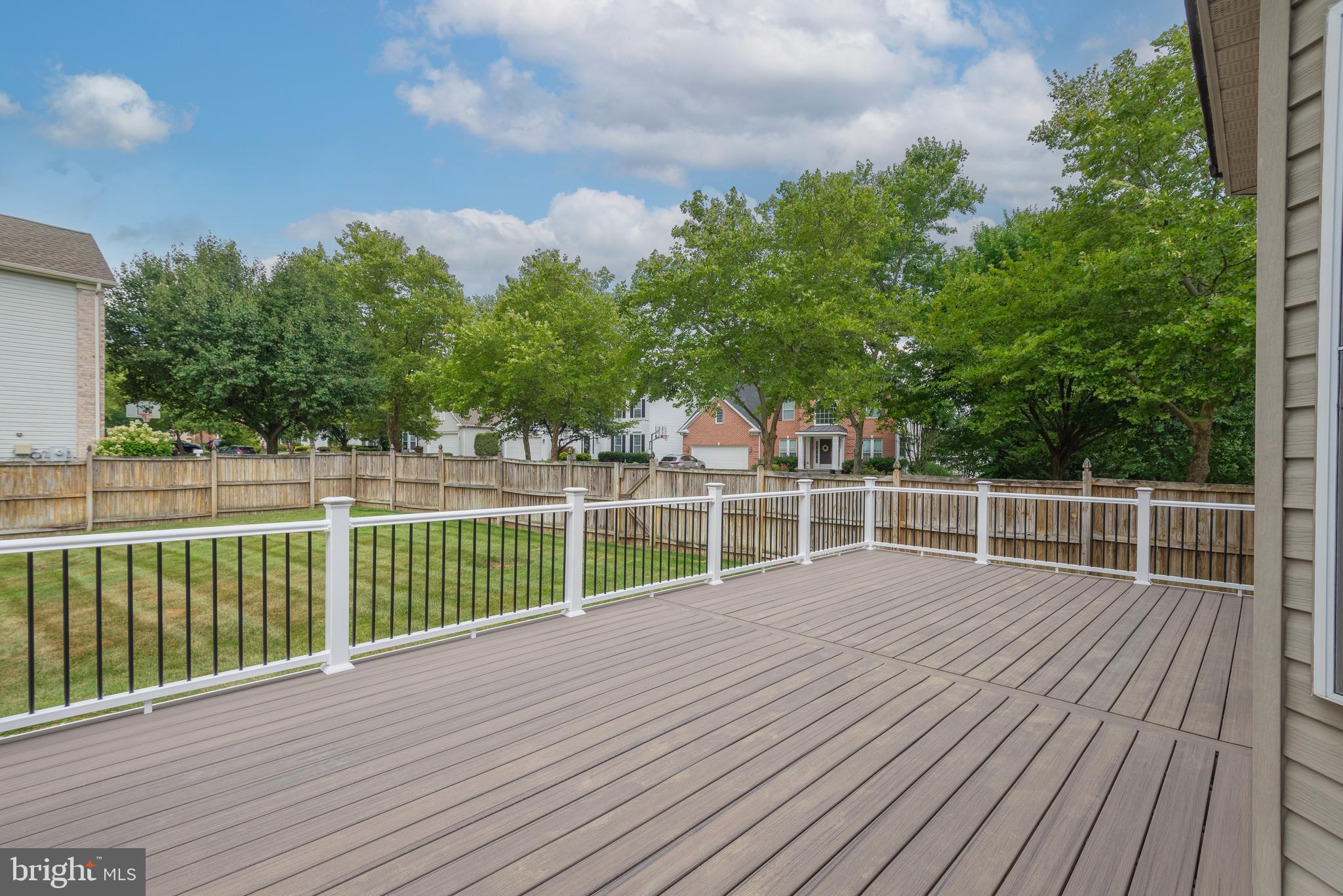 LYNDWOOD MANOR - Residential