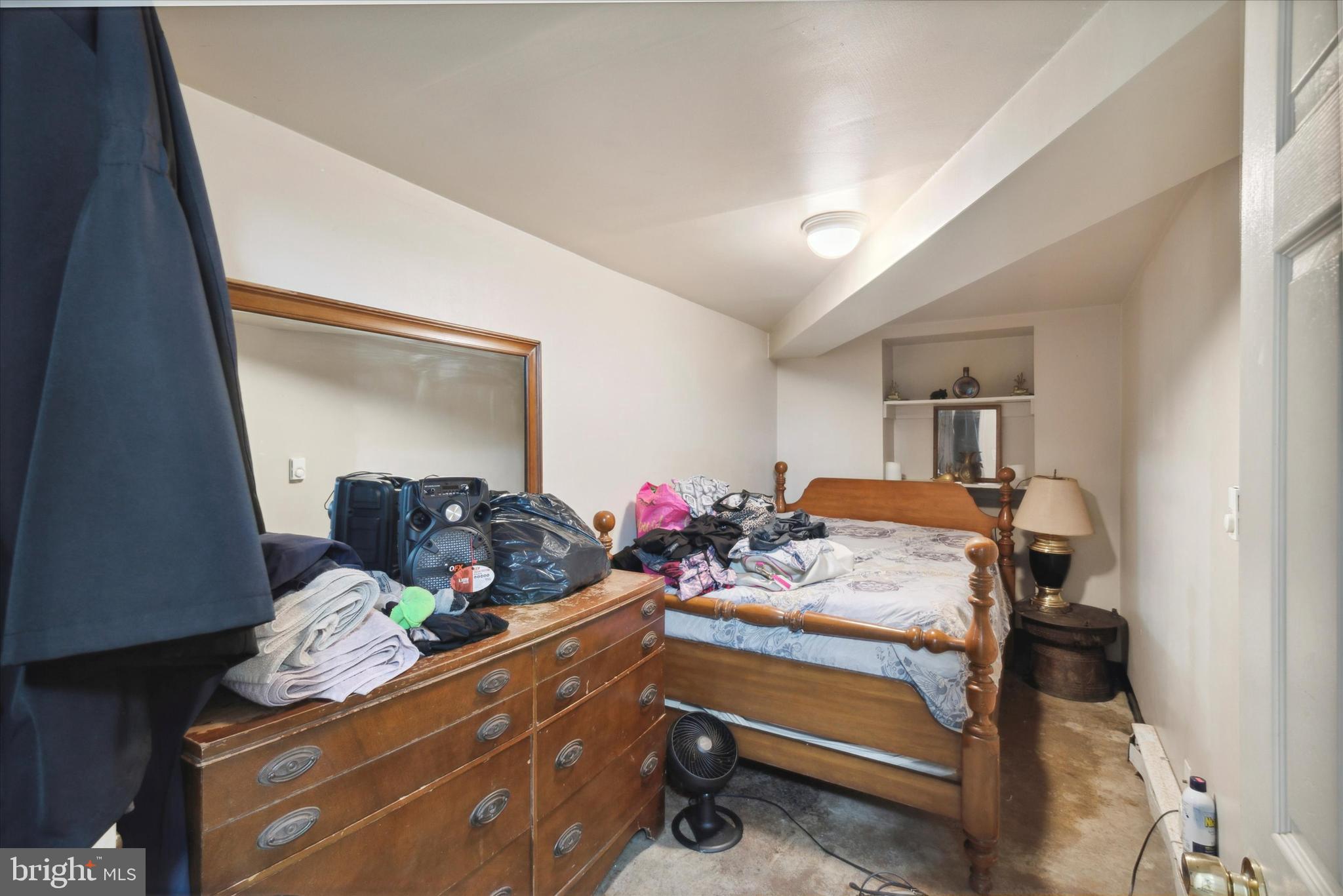 OAK LANE - Commercial Sale