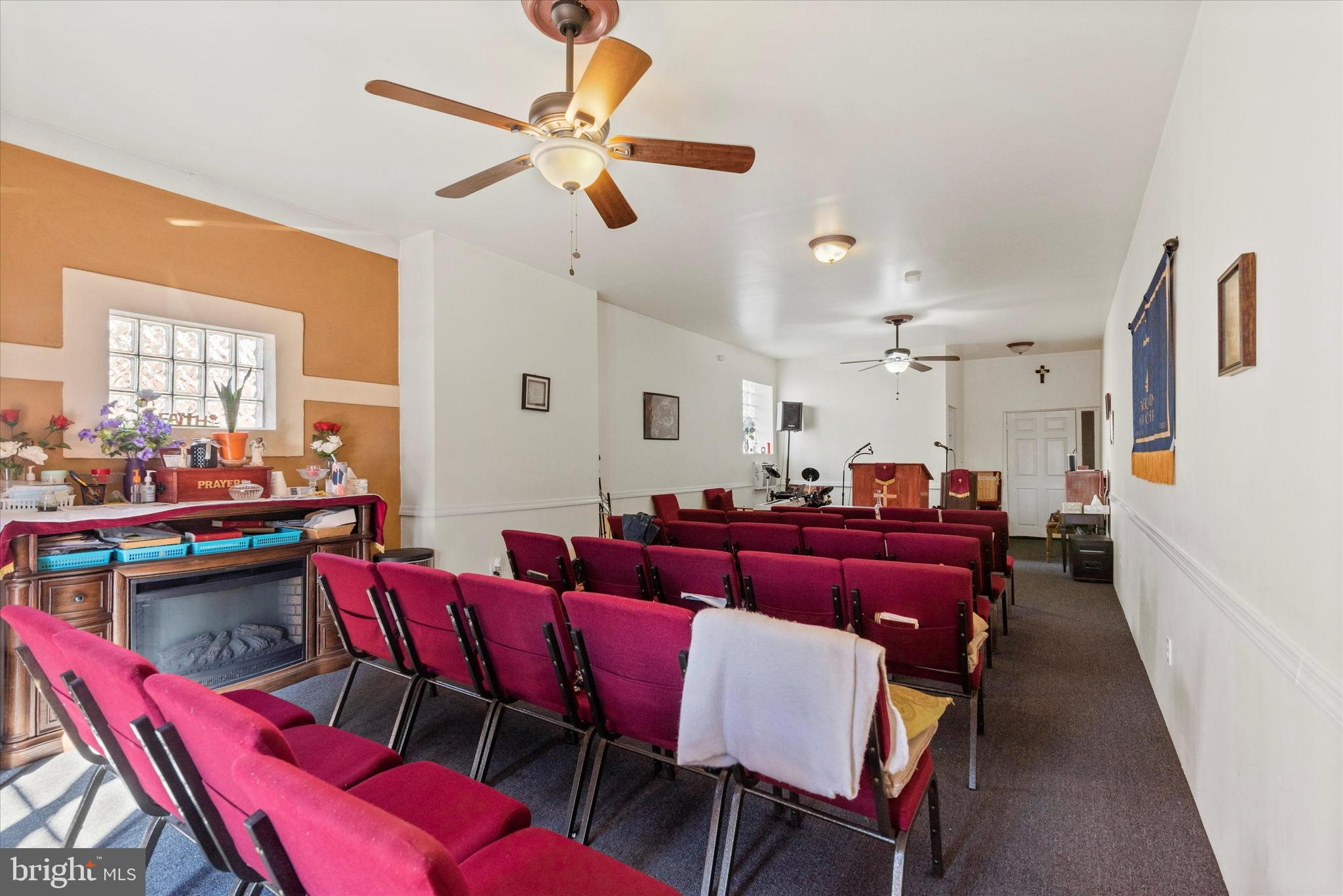 OAK LANE - Commercial Sale