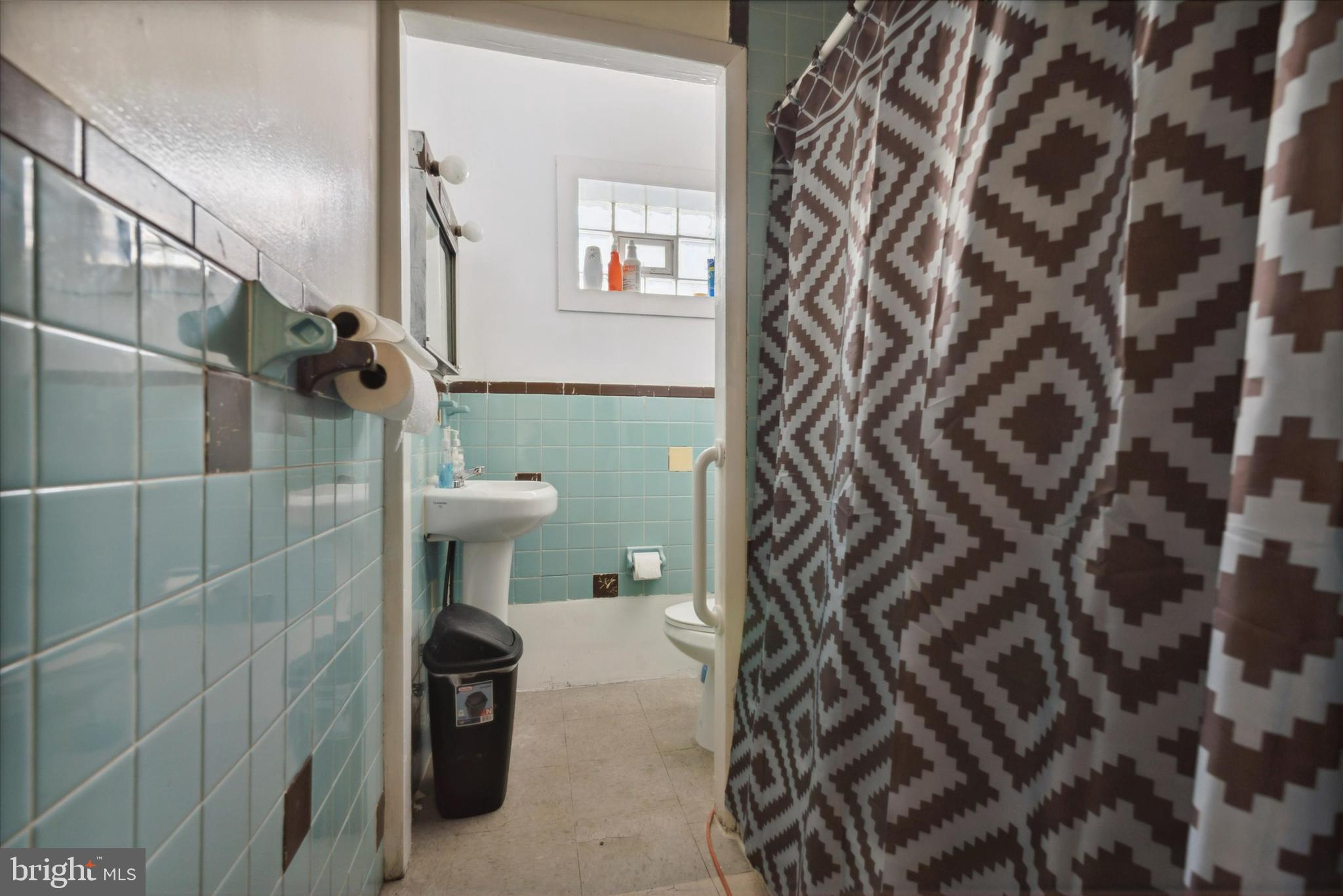 OAK LANE - Commercial Sale