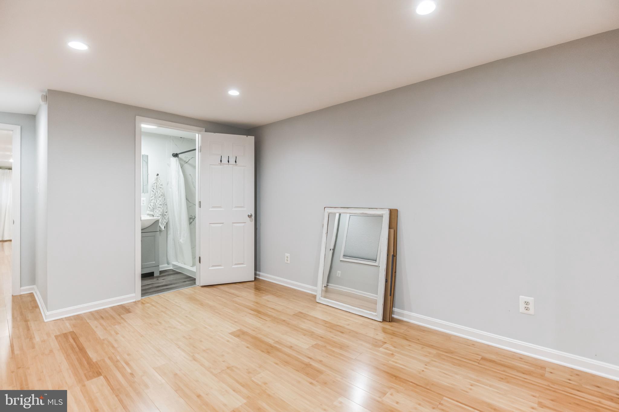 SOUTH HAMPTON VILLAGE - Residential