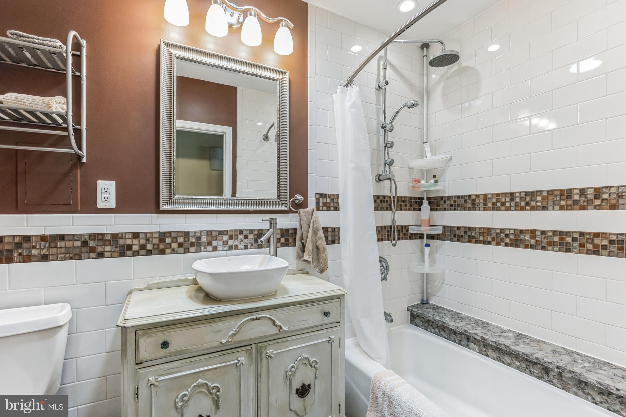 SOUTH HAMPTON VILLAGE - Residential