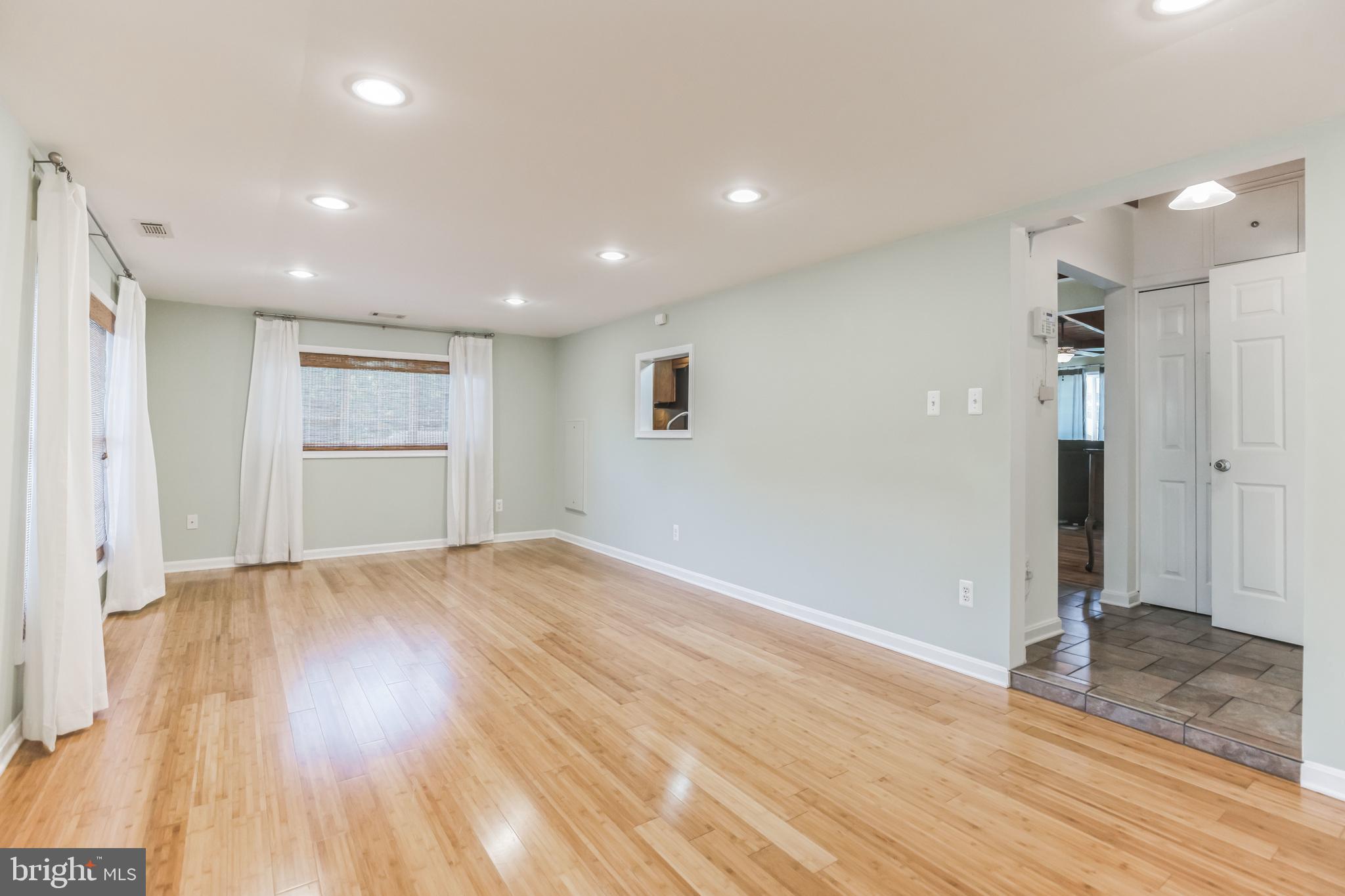 SOUTH HAMPTON VILLAGE - Residential