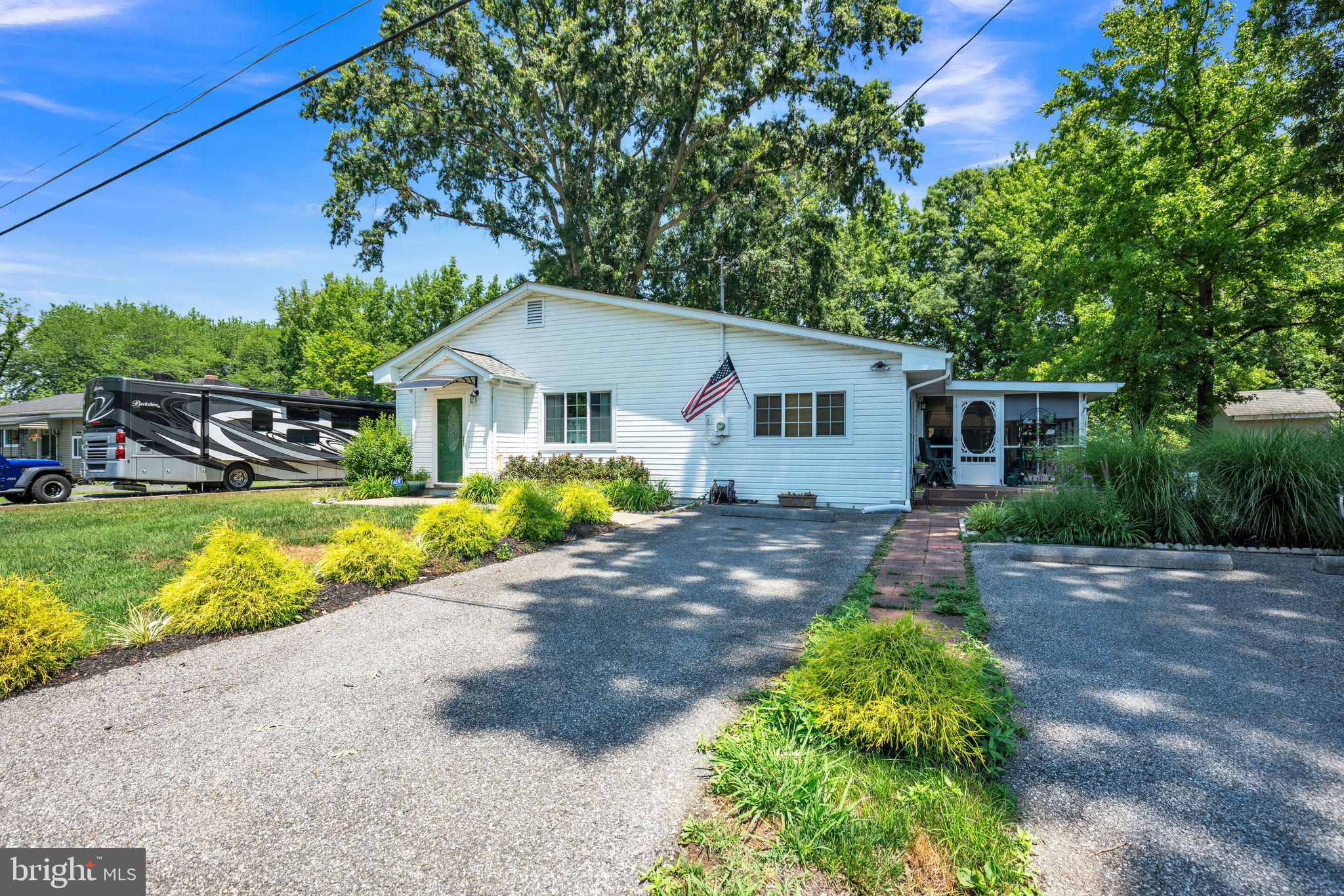 SOUTH HAMPTON VILLAGE - Residential