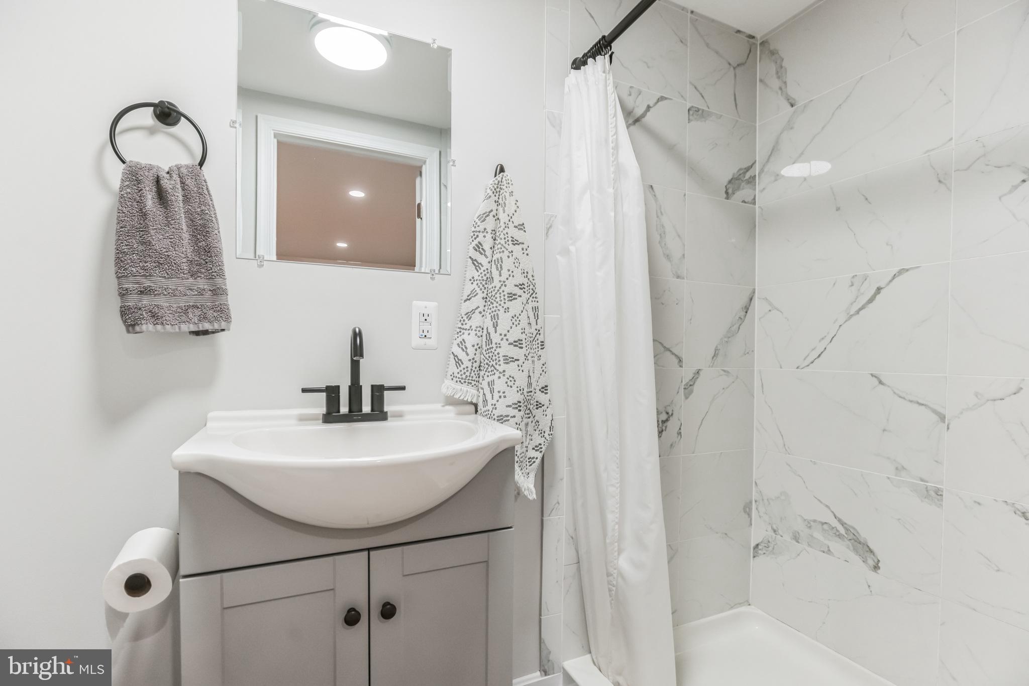 SOUTH HAMPTON VILLAGE - Residential