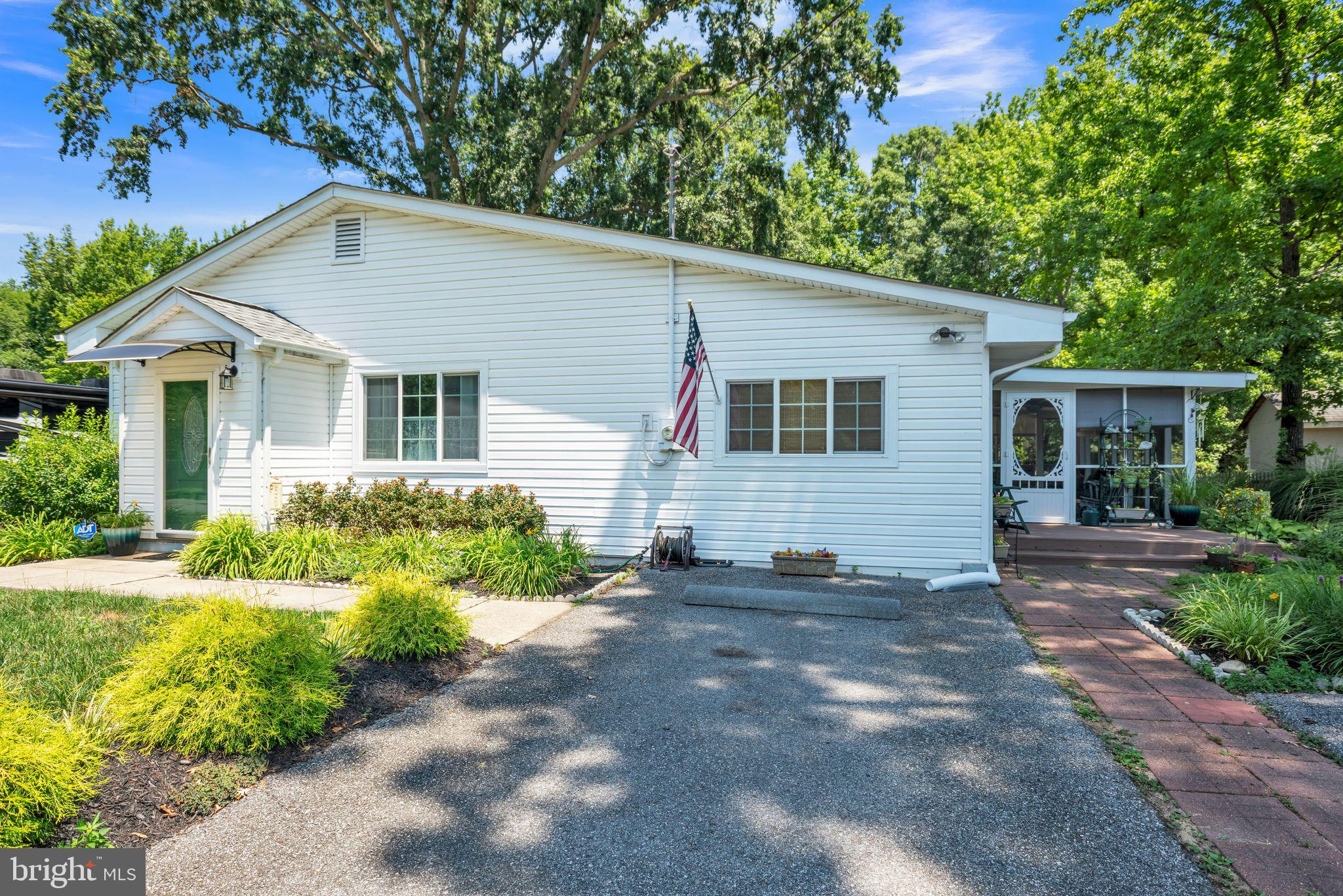 SOUTH HAMPTON VILLAGE - Residential