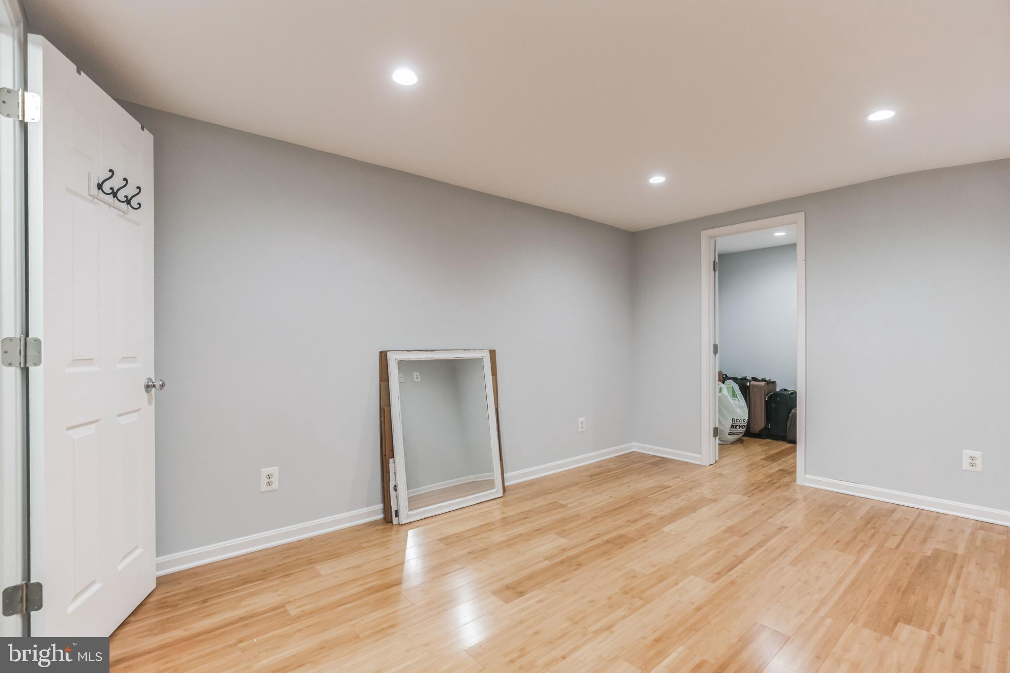 SOUTH HAMPTON VILLAGE - Residential