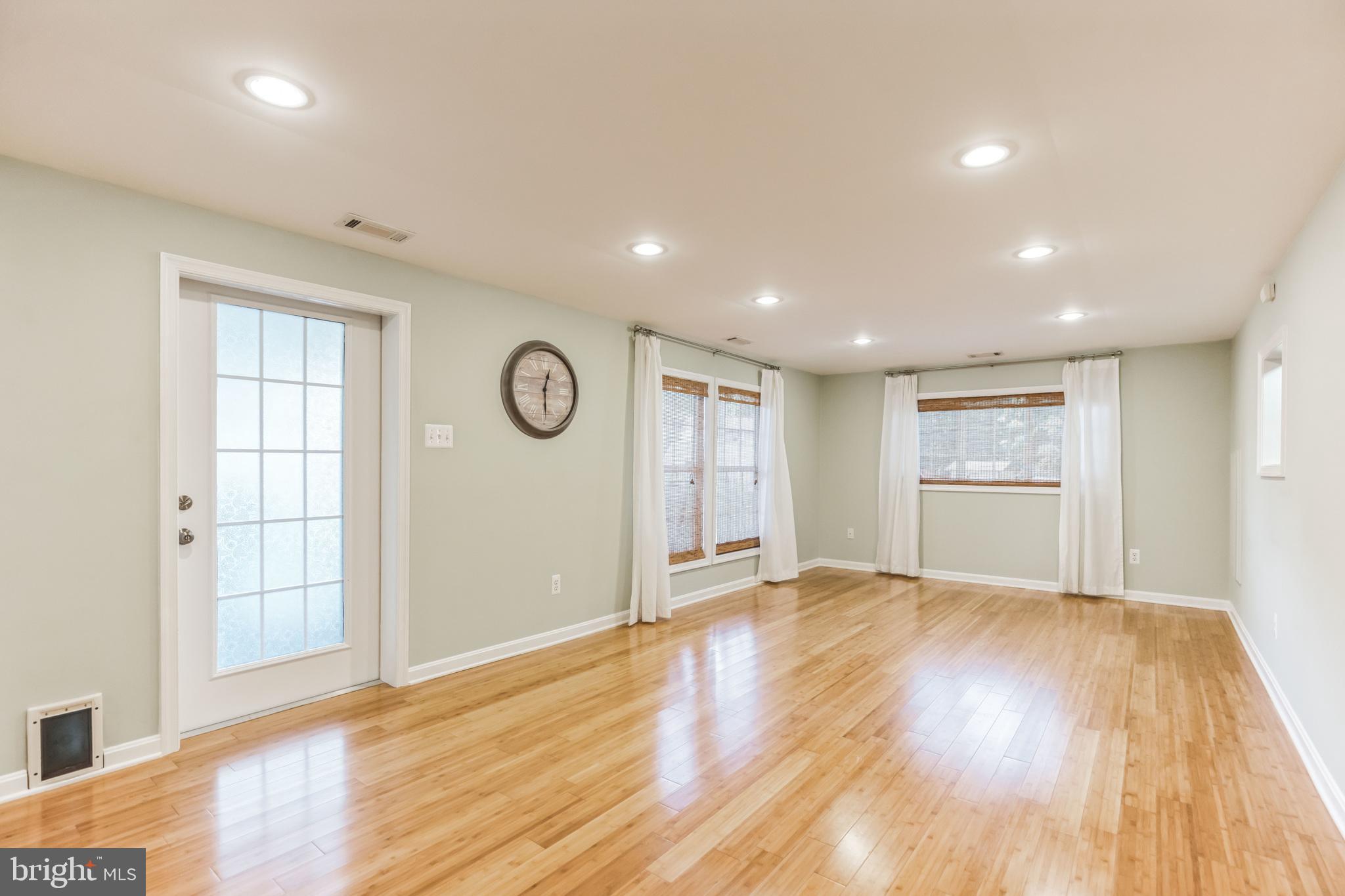 SOUTH HAMPTON VILLAGE - Residential