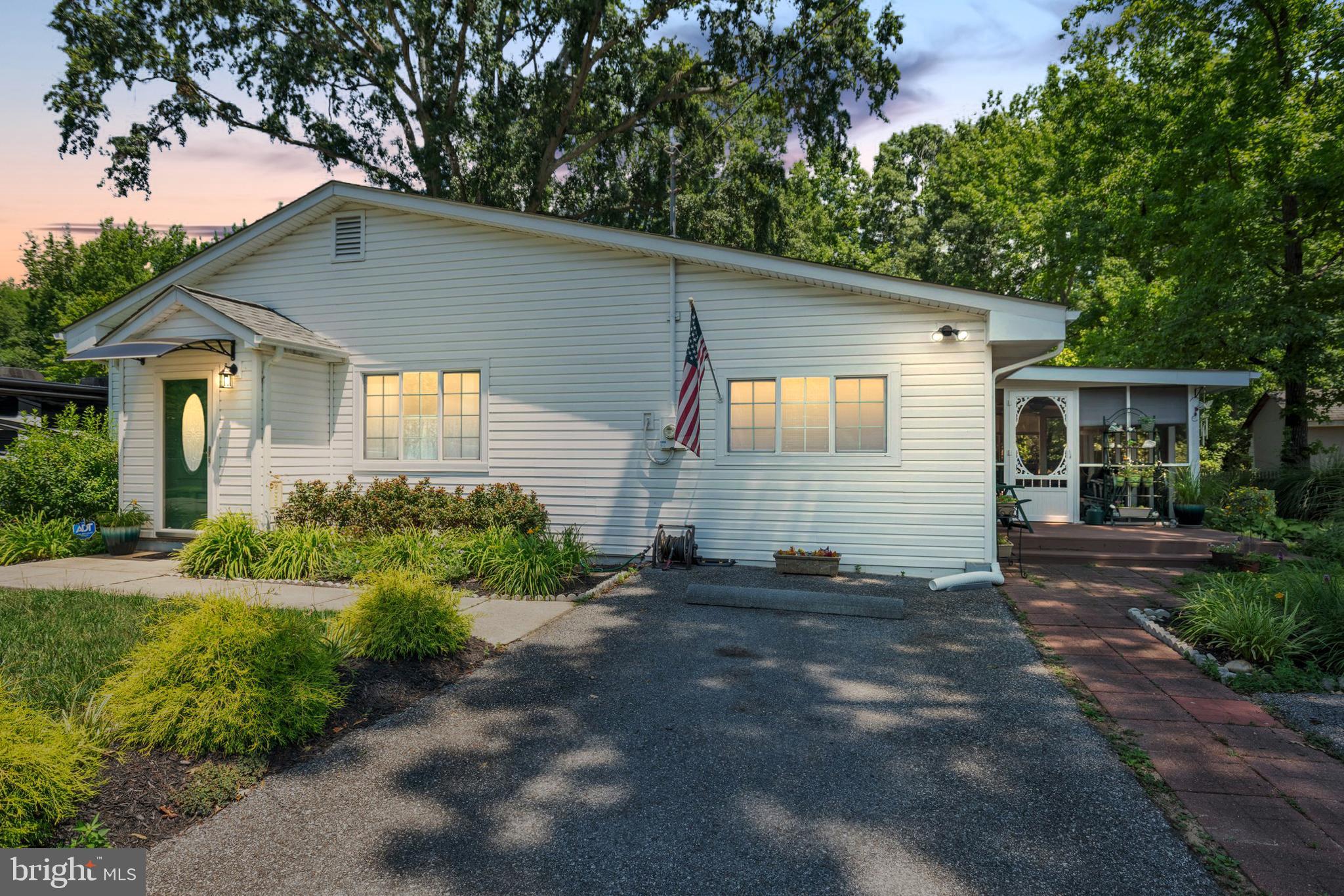 SOUTH HAMPTON VILLAGE - Residential