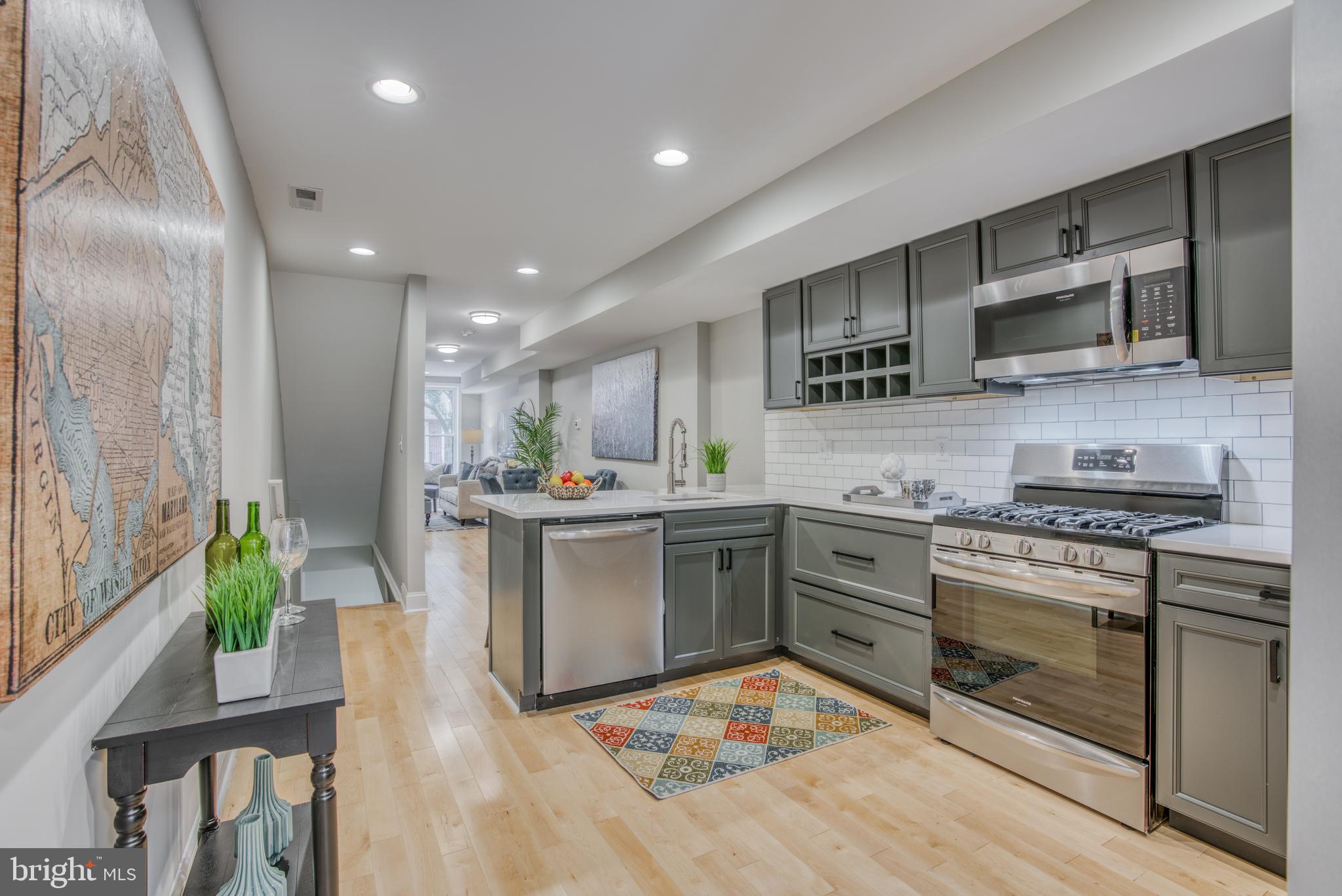 LOCUST POINT - Residential