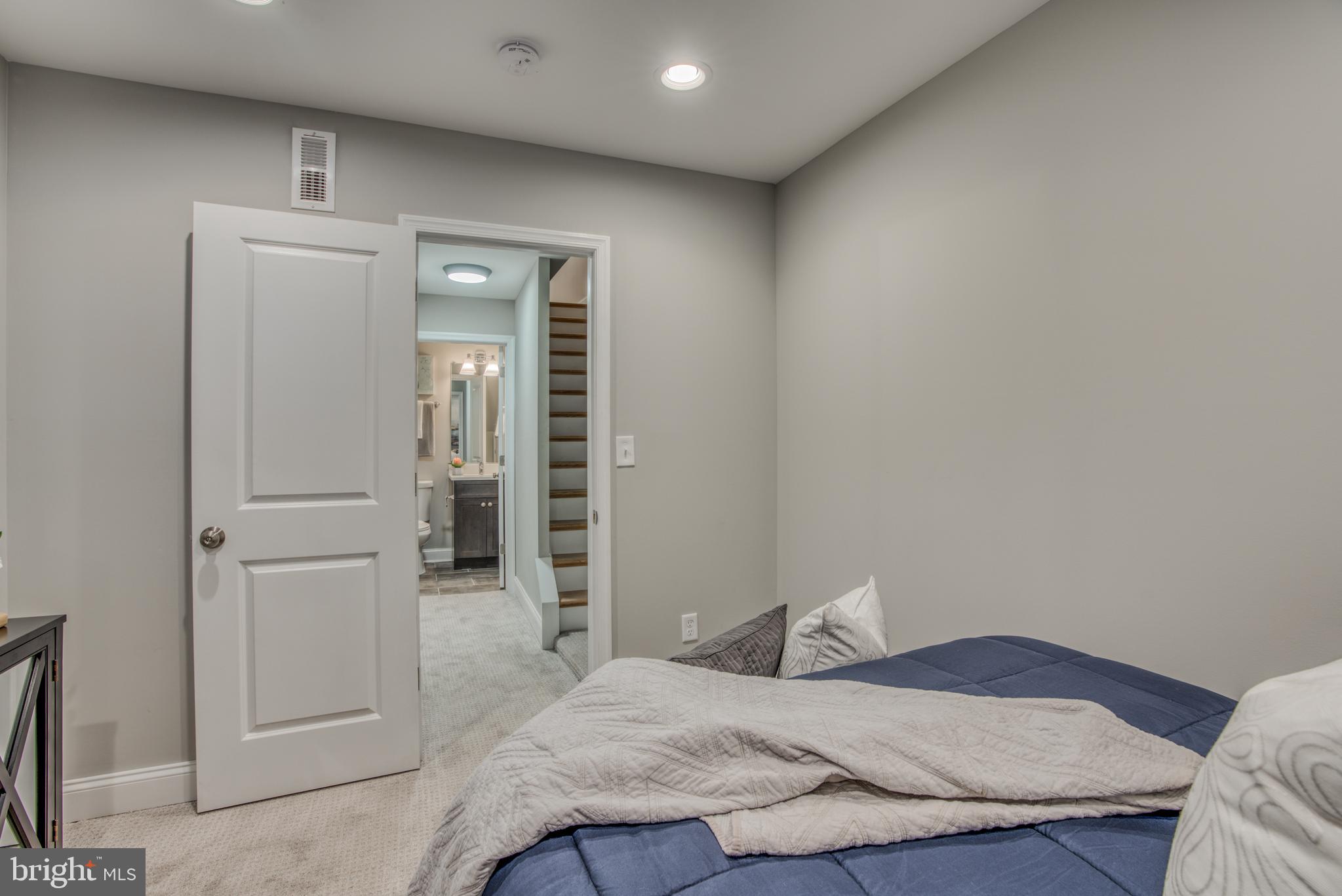 LOCUST POINT - Residential