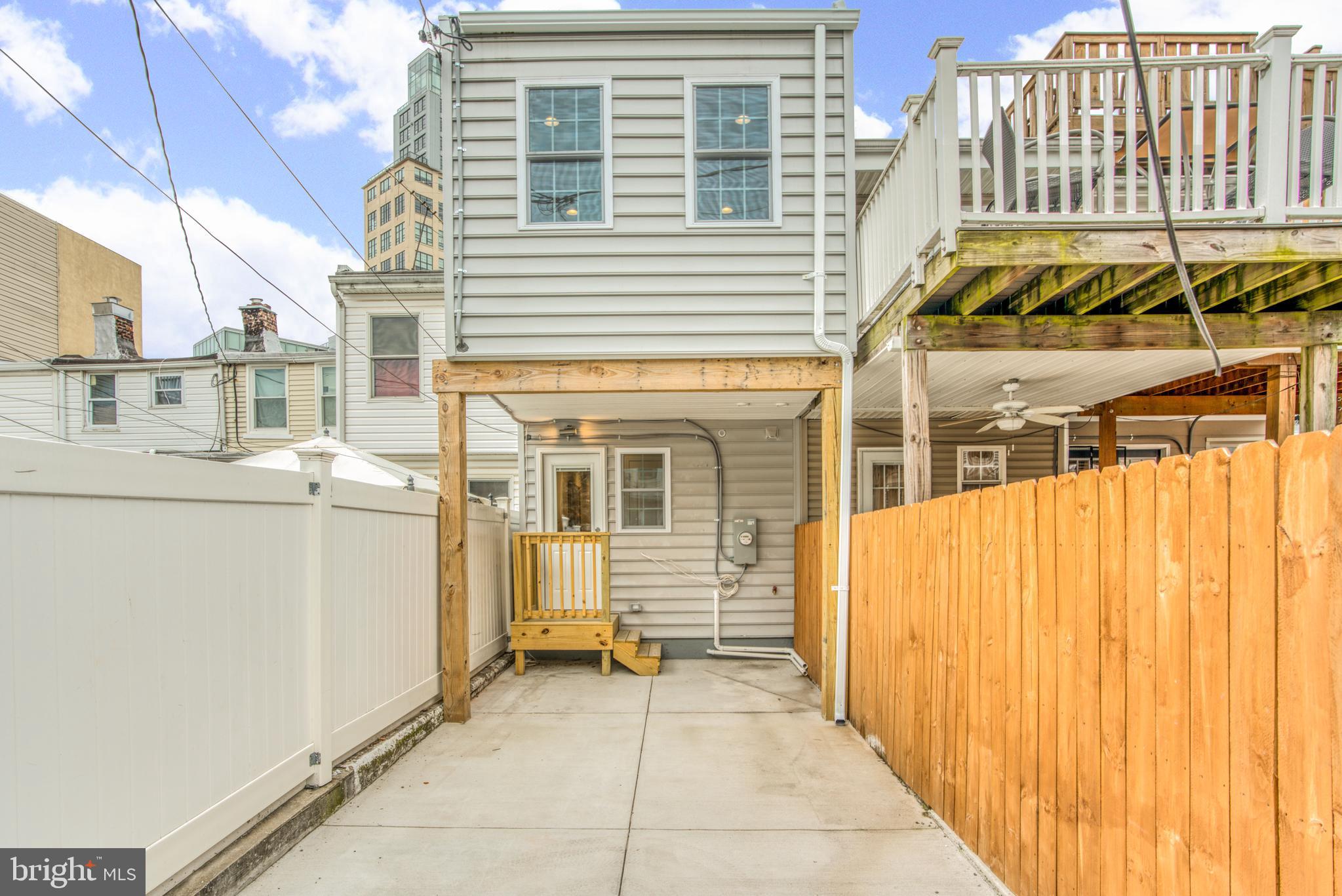 LOCUST POINT - Residential