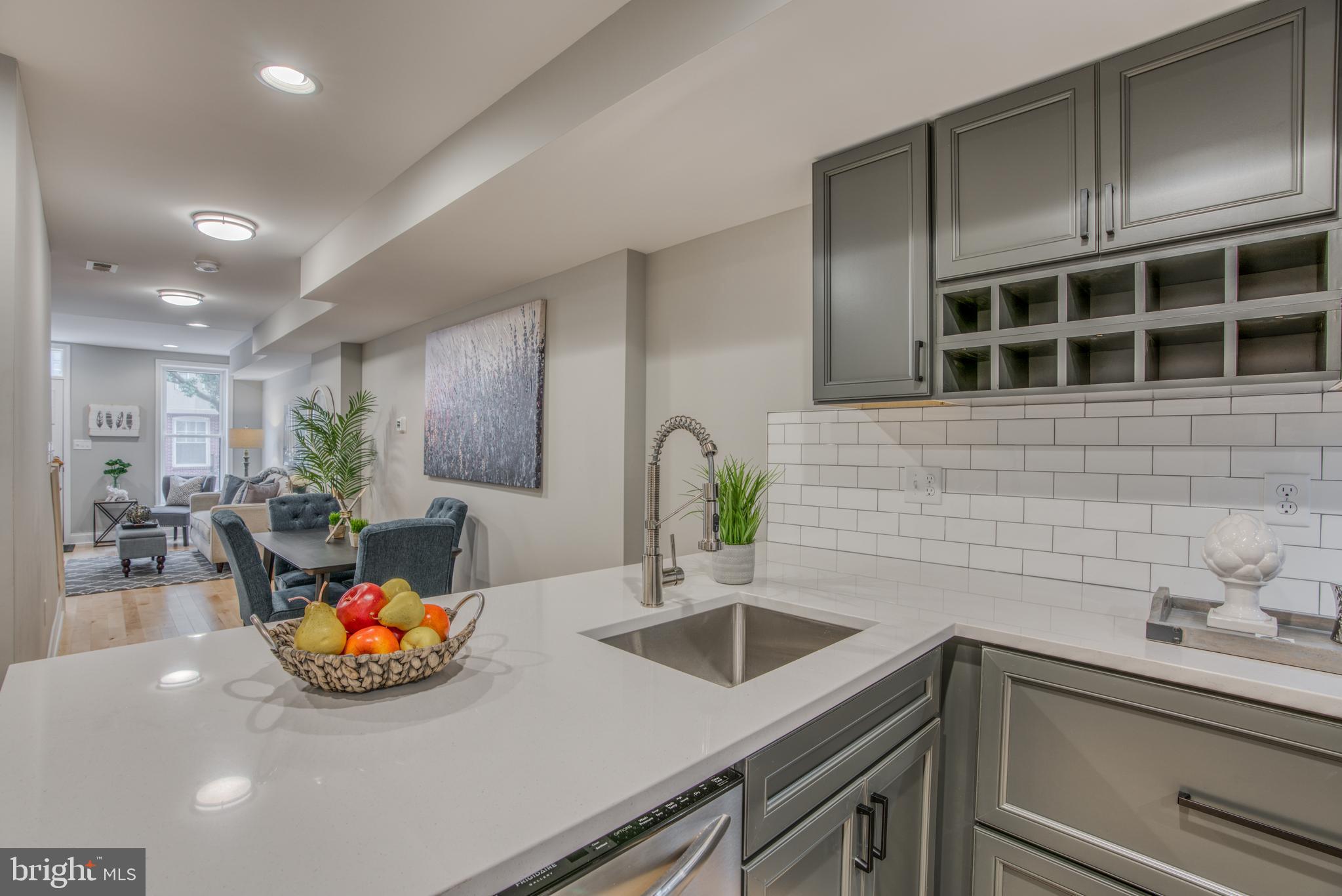 LOCUST POINT - Residential