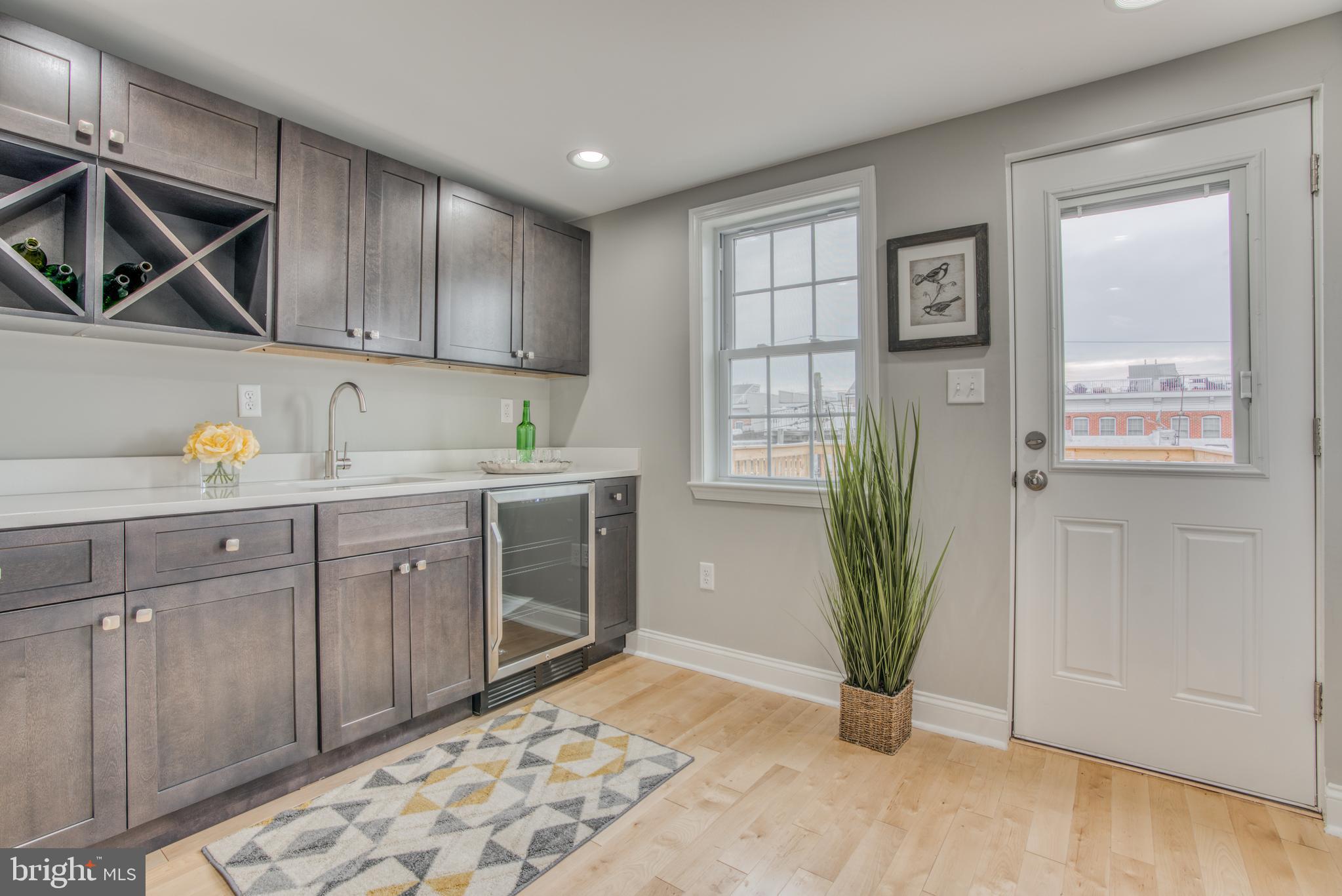 LOCUST POINT - Residential