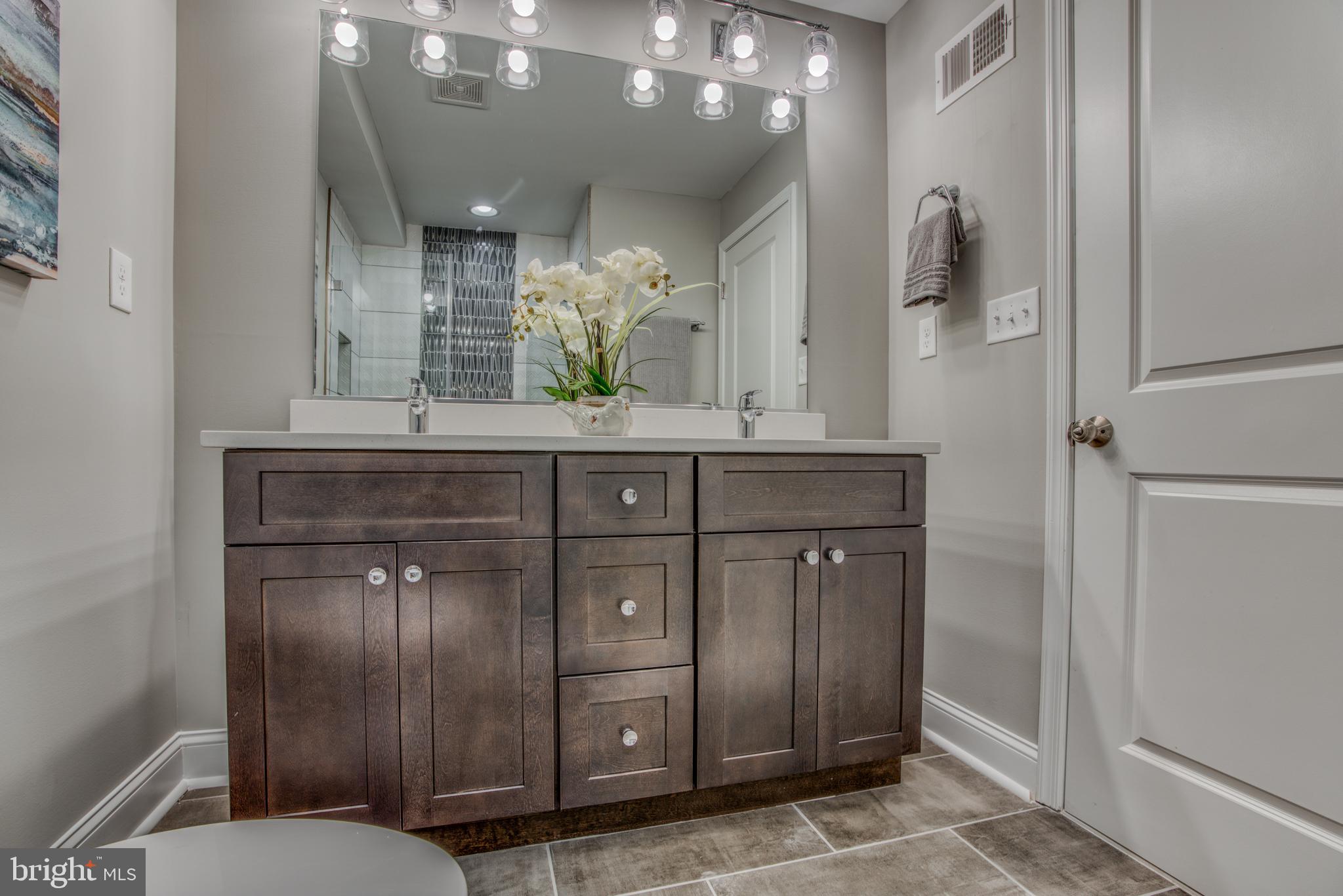 LOCUST POINT - Residential