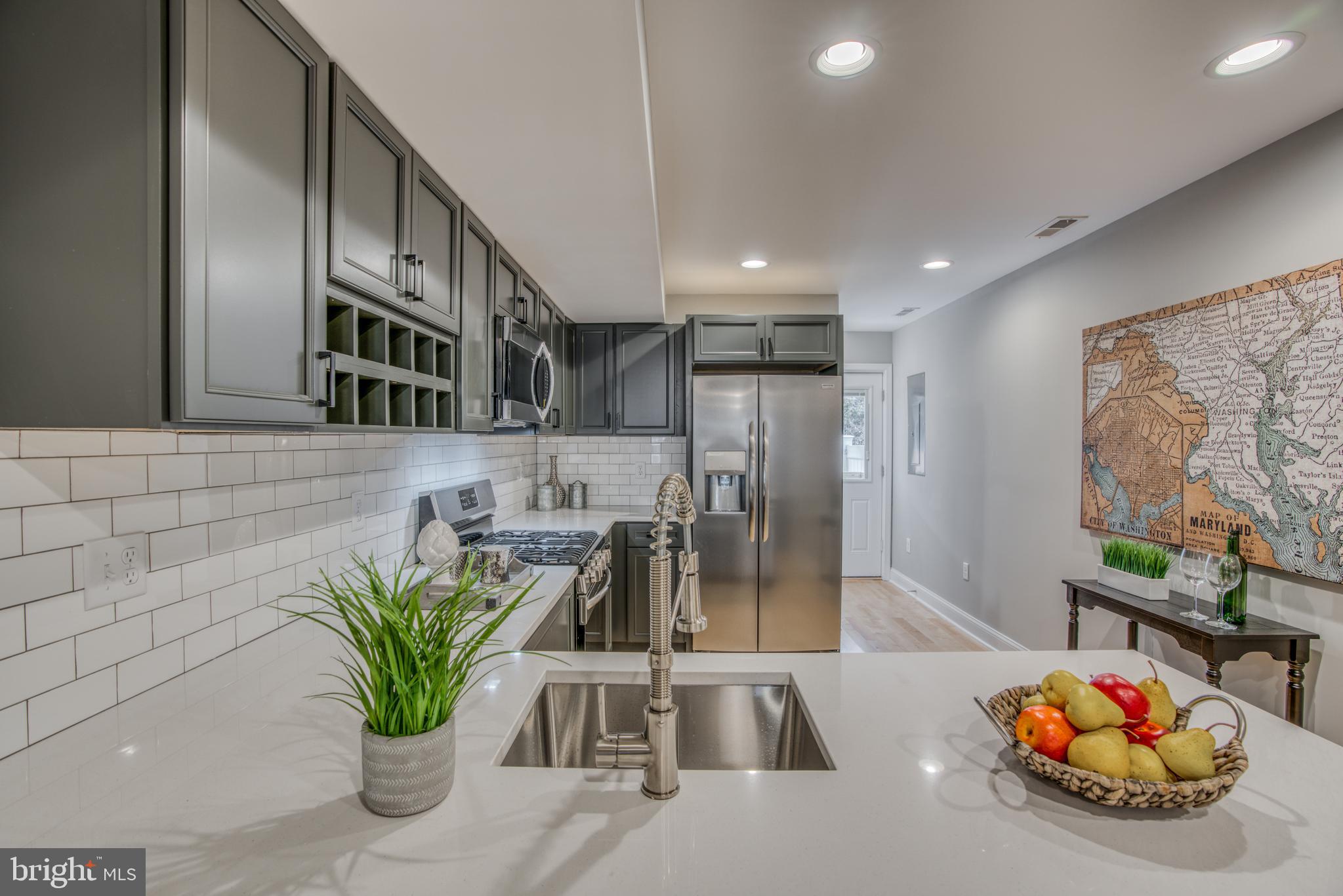 LOCUST POINT - Residential