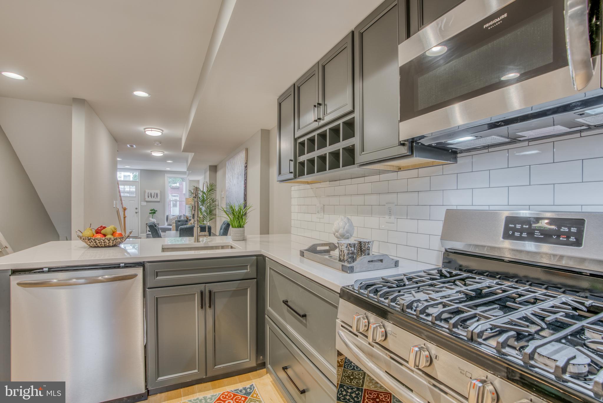 LOCUST POINT - Residential