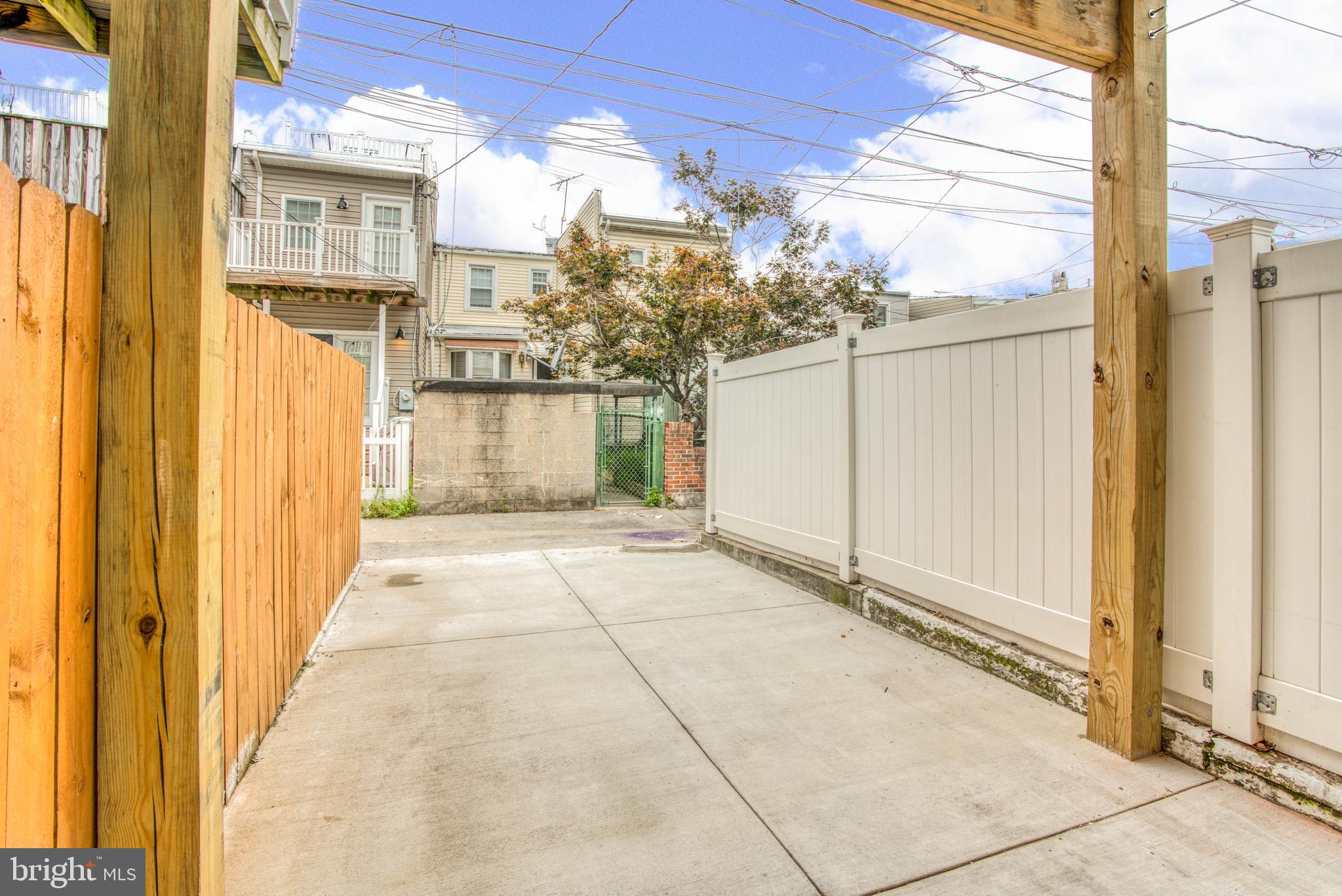 LOCUST POINT - Residential