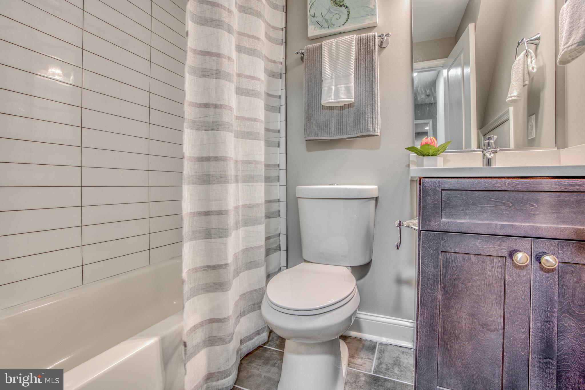 LOCUST POINT - Residential