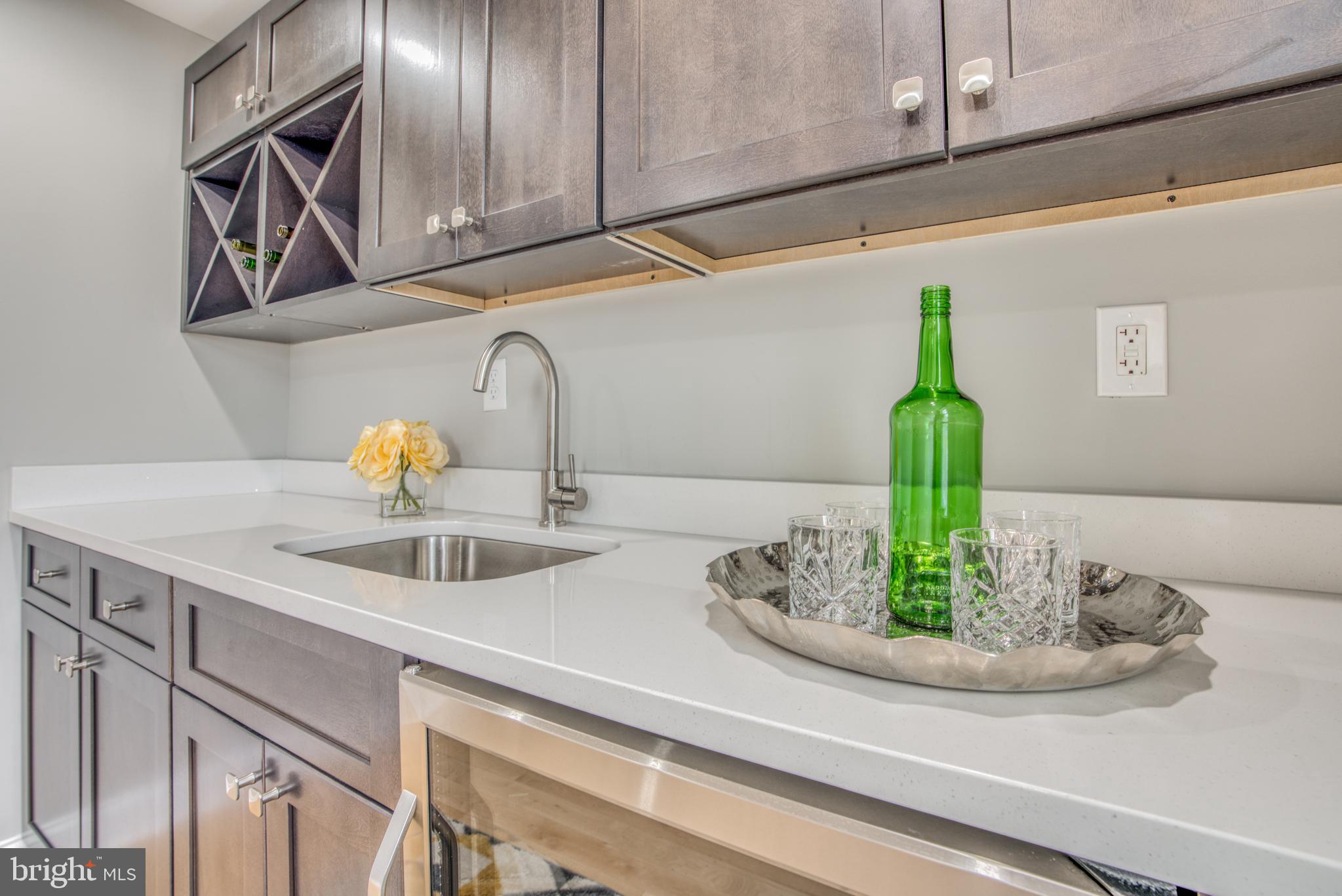 LOCUST POINT - Residential