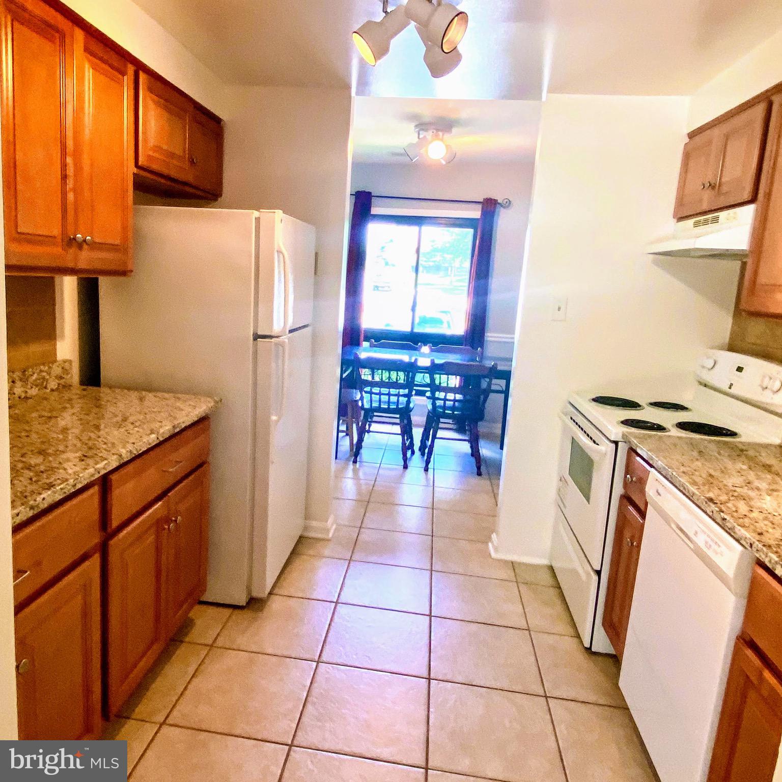 FOUR SEASONS - Residential