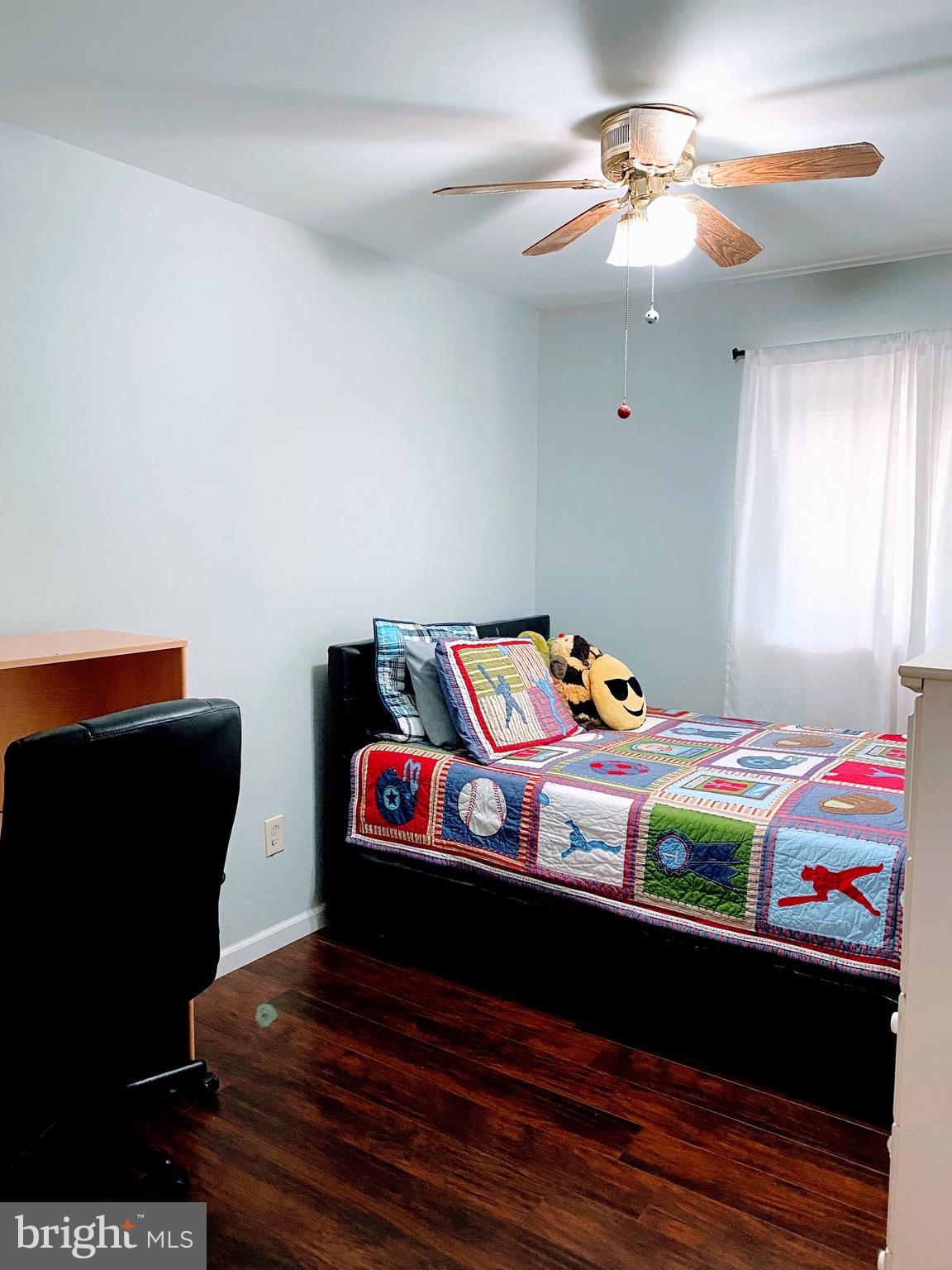 FOUR SEASONS - Residential