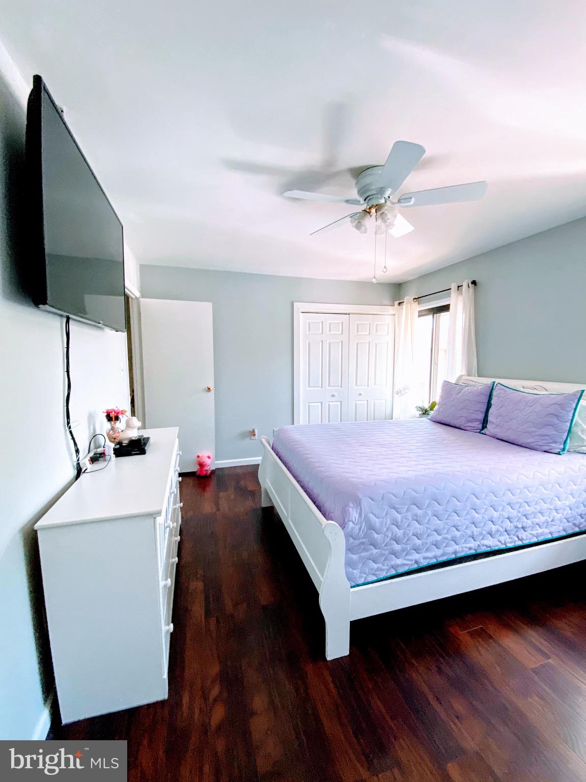 FOUR SEASONS - Residential