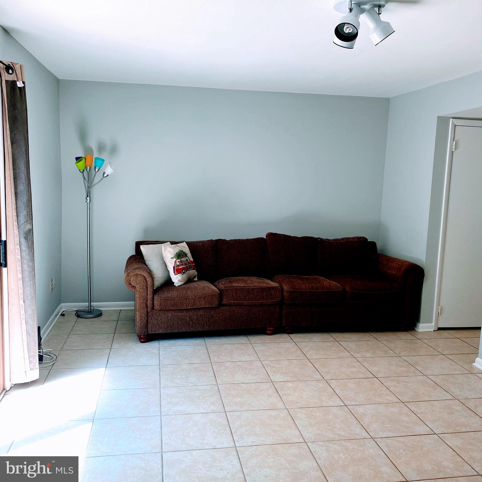 FOUR SEASONS - Residential