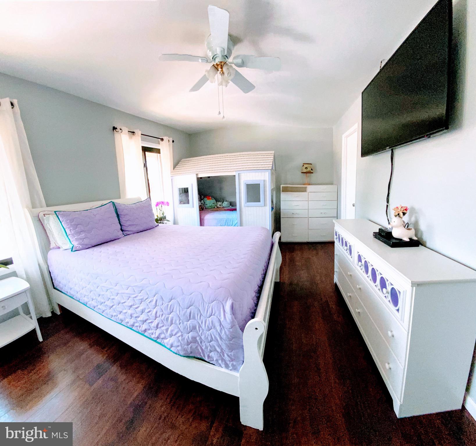 FOUR SEASONS - Residential