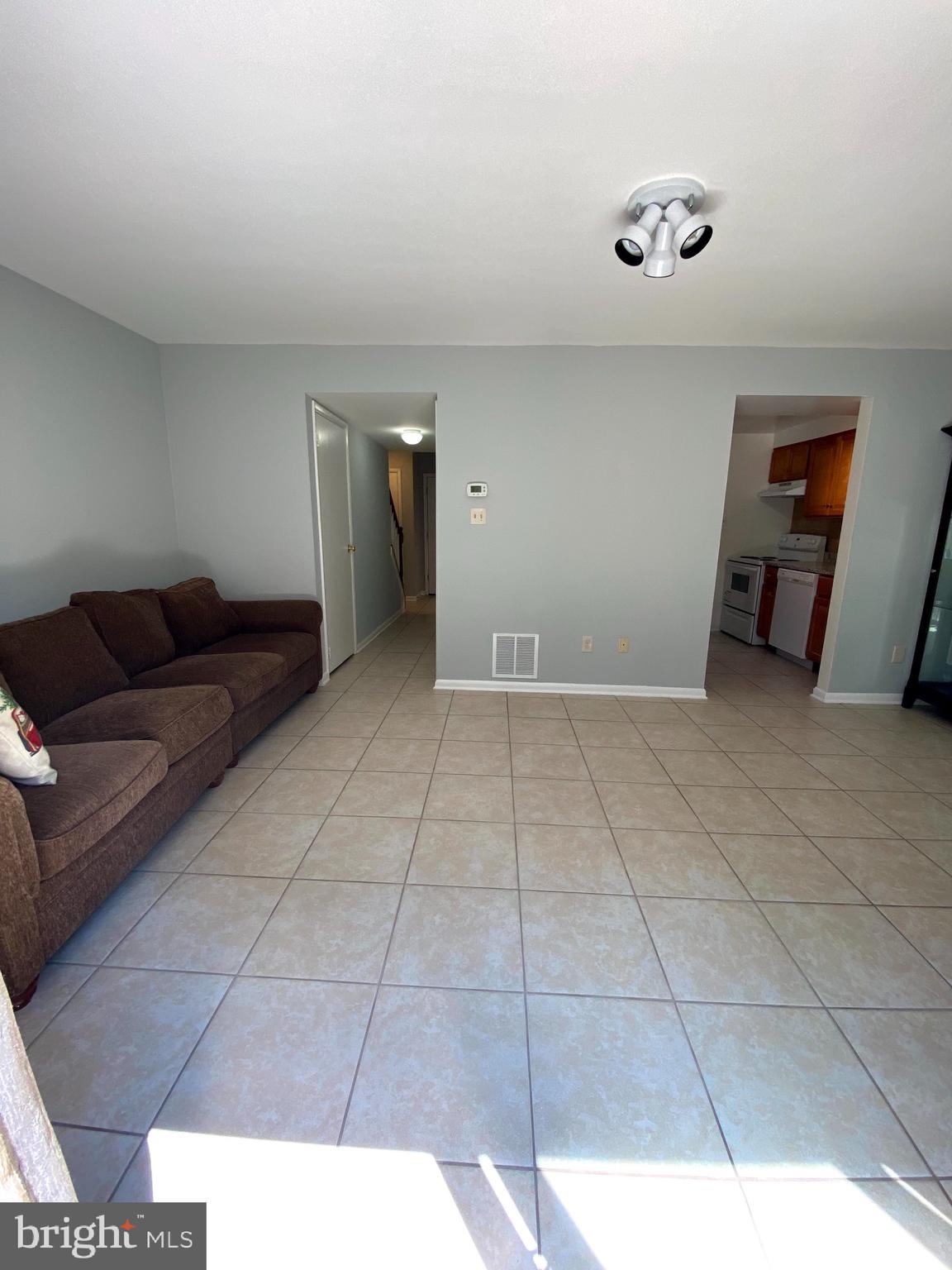 FOUR SEASONS - Residential