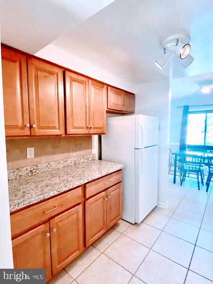 FOUR SEASONS - Residential