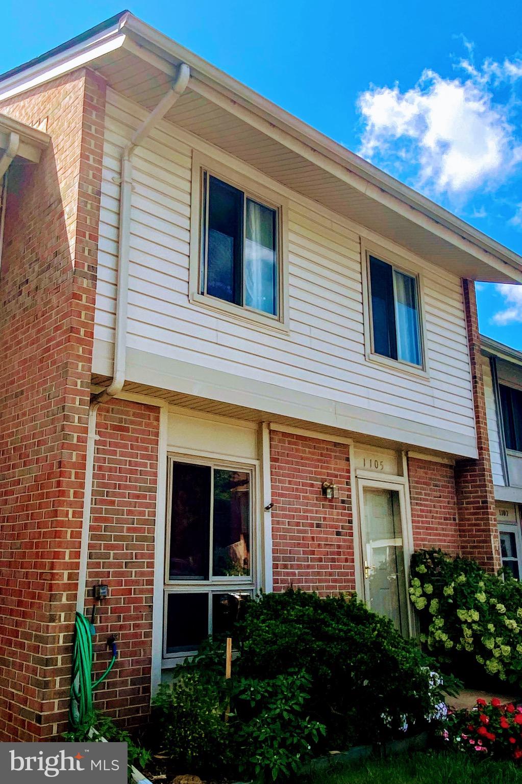 FOUR SEASONS - Residential