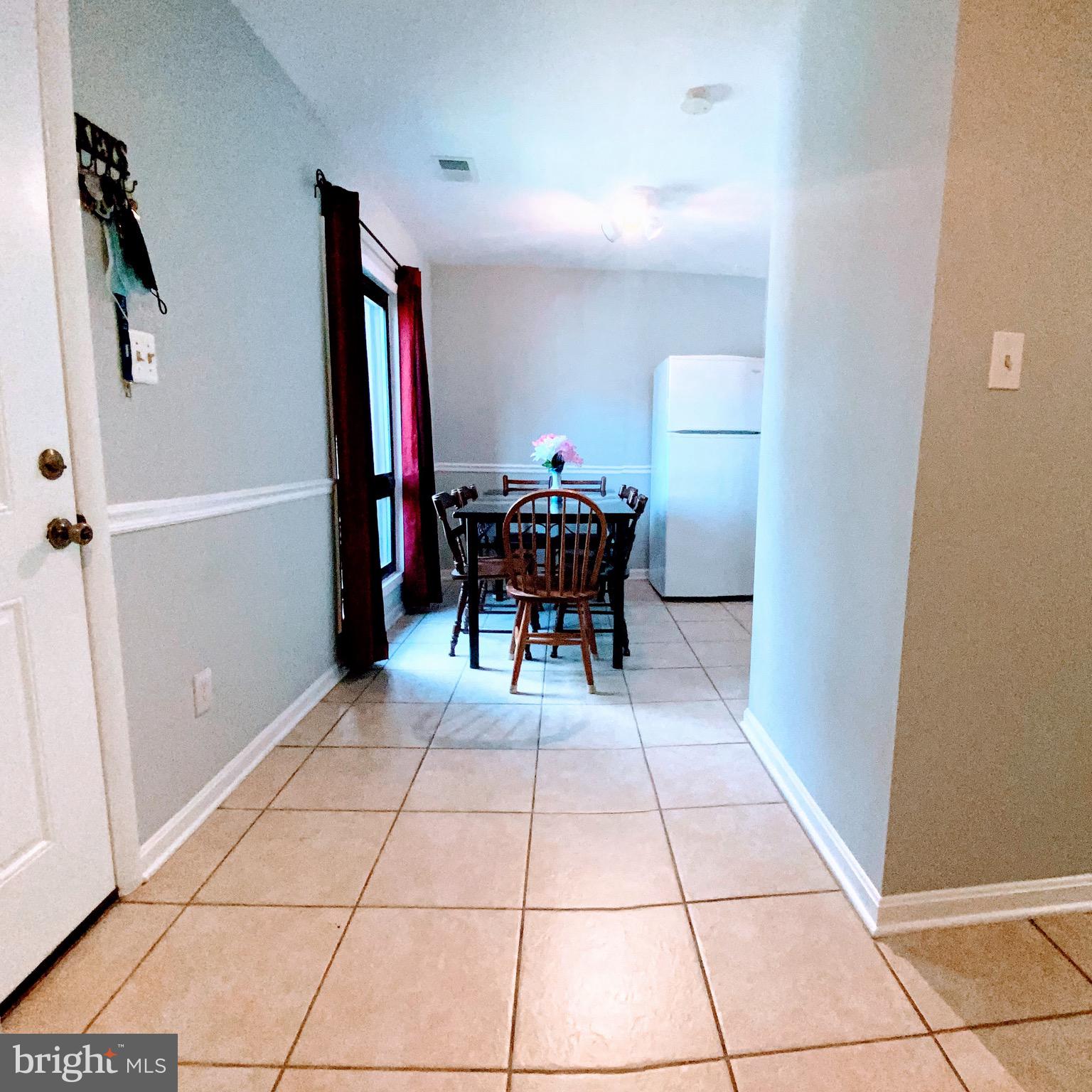 FOUR SEASONS - Residential