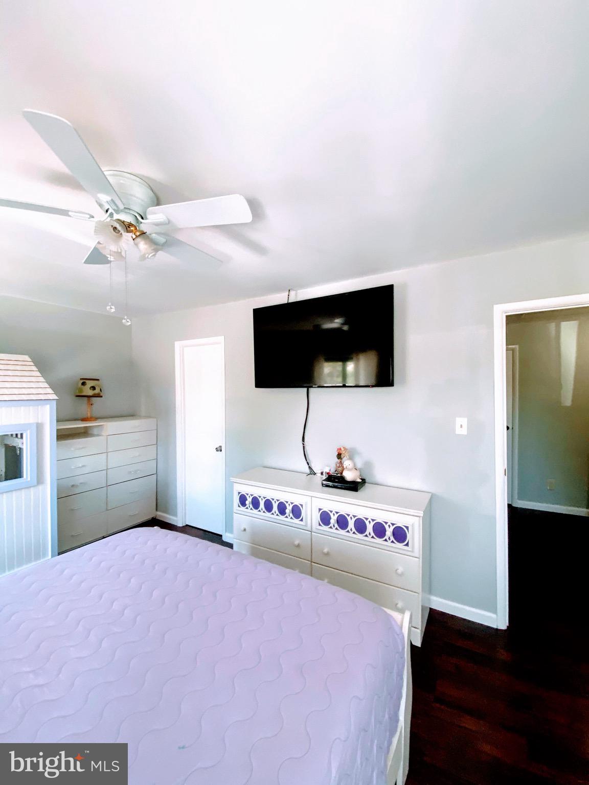 FOUR SEASONS - Residential