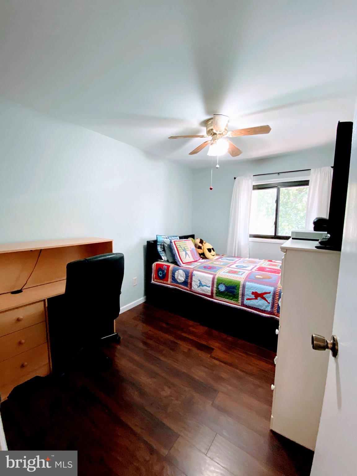 FOUR SEASONS - Residential