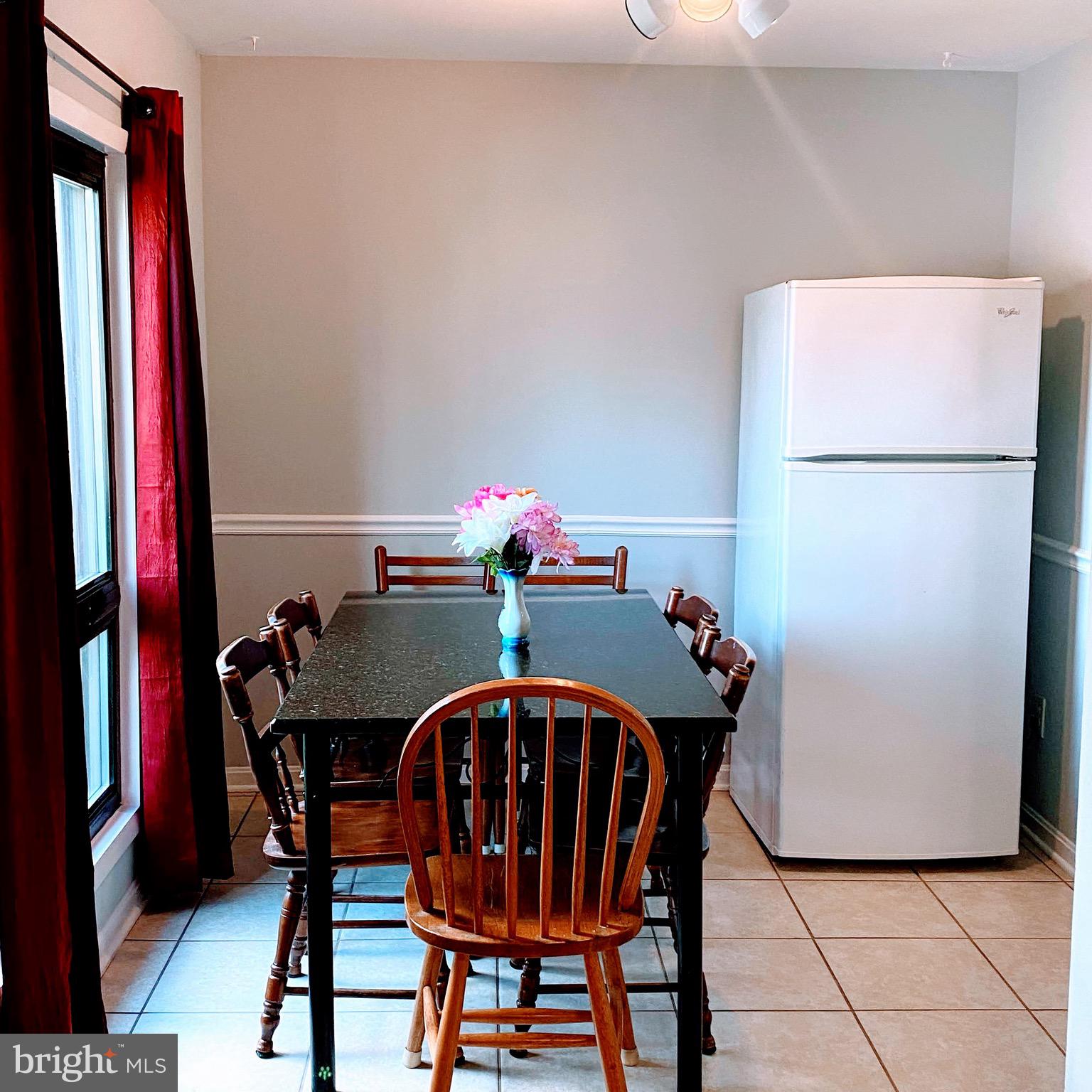 FOUR SEASONS - Residential