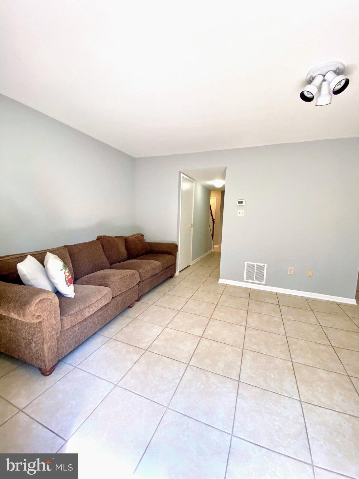 FOUR SEASONS - Residential