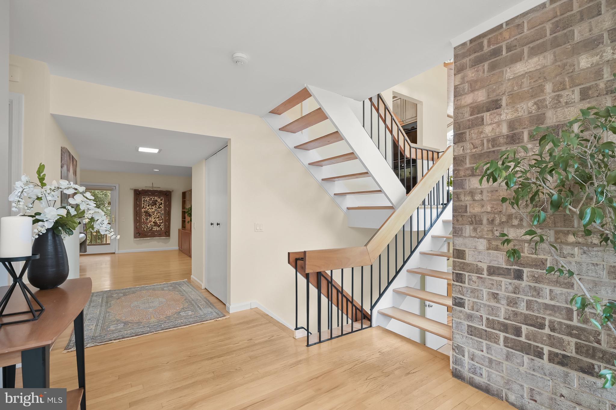 RED COAT WOODS - Residential