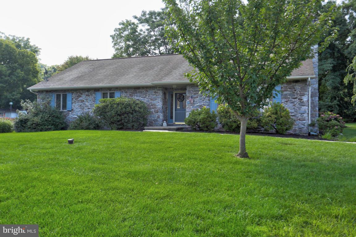 Ease of living on one floor, this bright open floor plan has sunken living room with fireplace, Hardwood floors, loads of space & in great condition. Family Room in lower level and light workshop with Bilco entrance. Oversized detached 2 car garage with a third separate area for your heavy power tool workshop. Located on end of cul-de-sac with well manicured yard.
