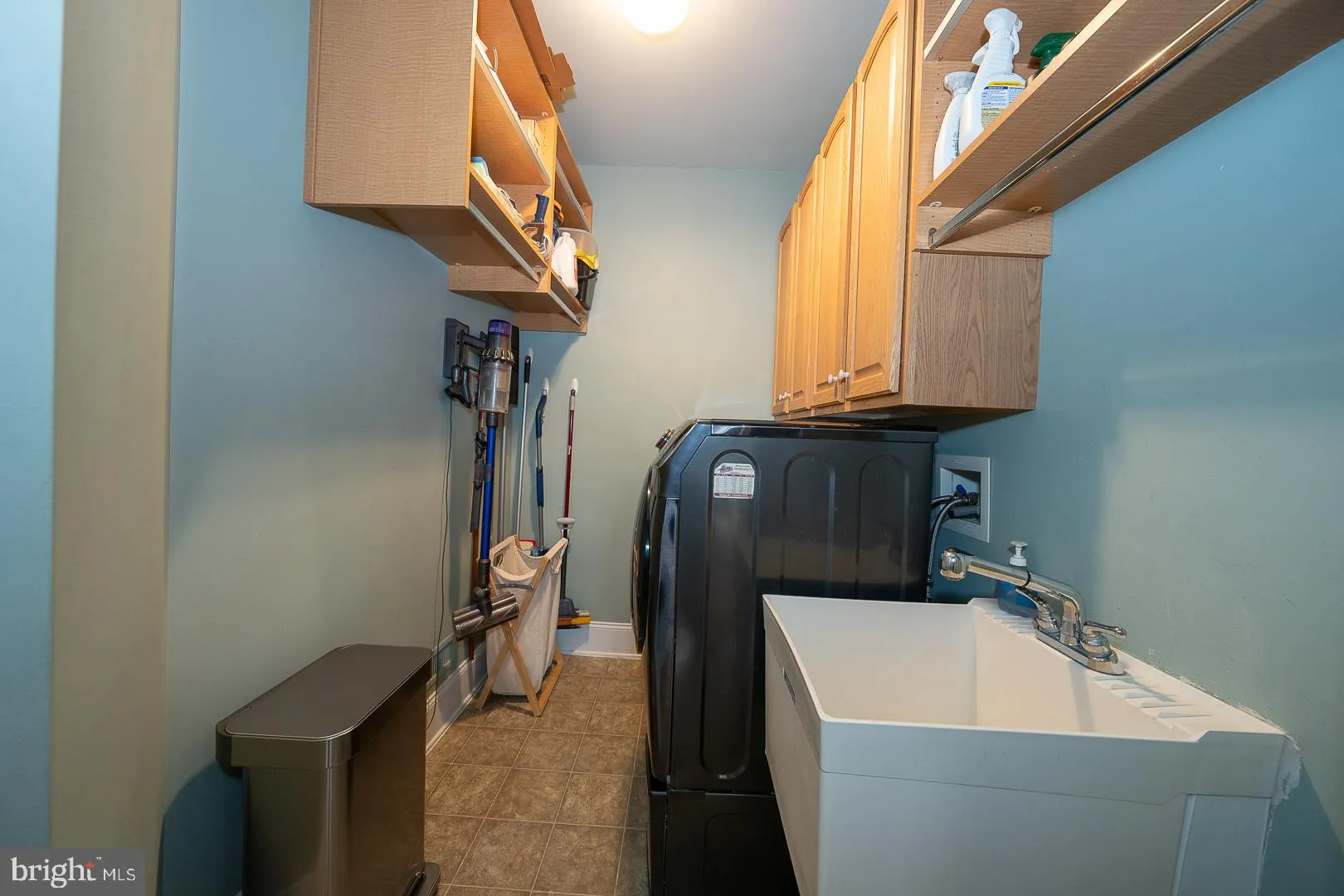 Downingtown, Pennsylvania 19335, United States, 4 Bedrooms Bedrooms, ,5 BathroomsBathrooms,Residential,Pending,4573