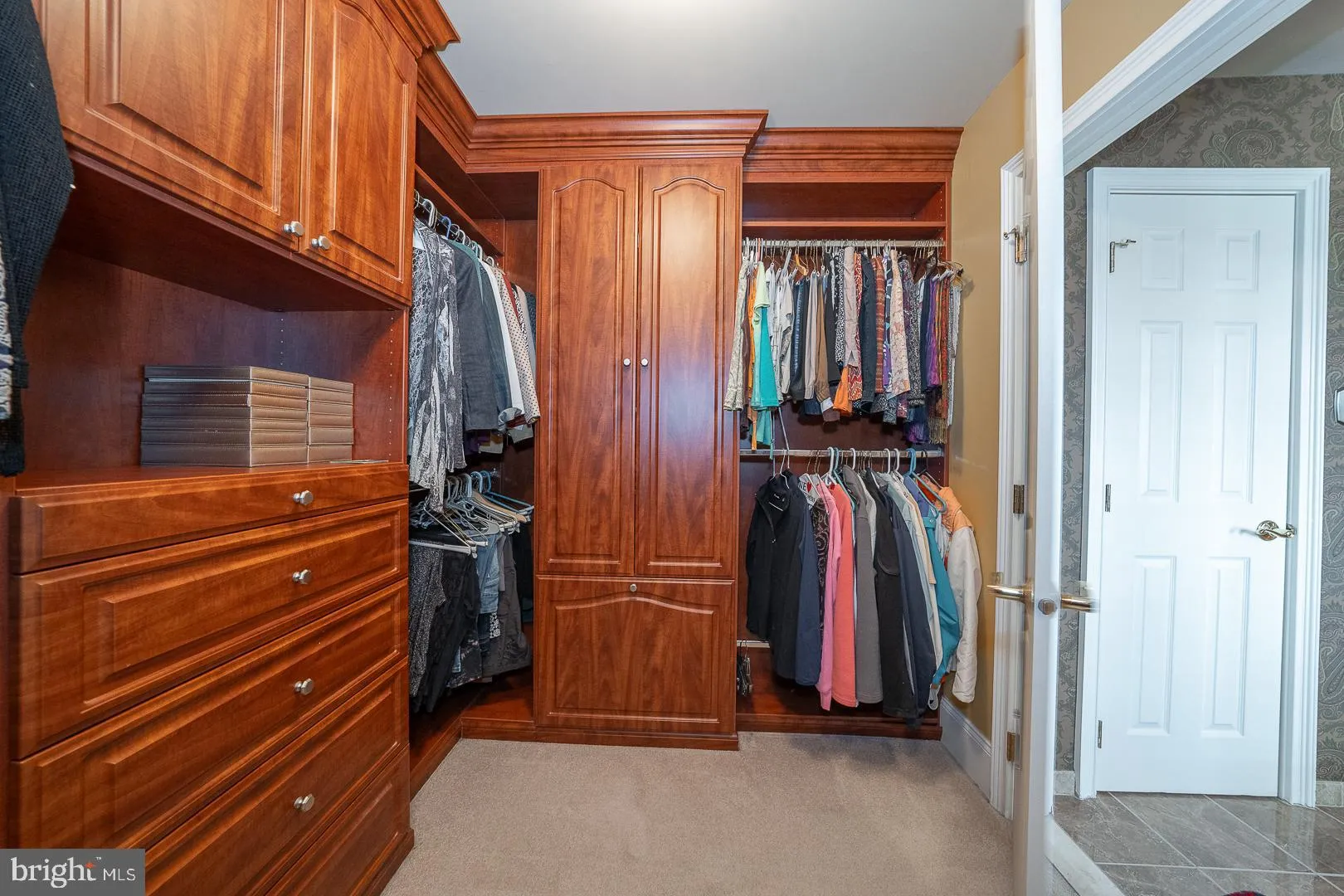 Downingtown, Pennsylvania 19335, United States, 4 Bedrooms Bedrooms, ,5 BathroomsBathrooms,Residential,Pending,4573