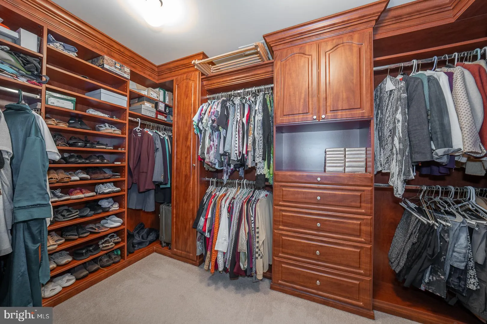 Downingtown, Pennsylvania 19335, United States, 4 Bedrooms Bedrooms, ,5 BathroomsBathrooms,Residential,Pending,4573