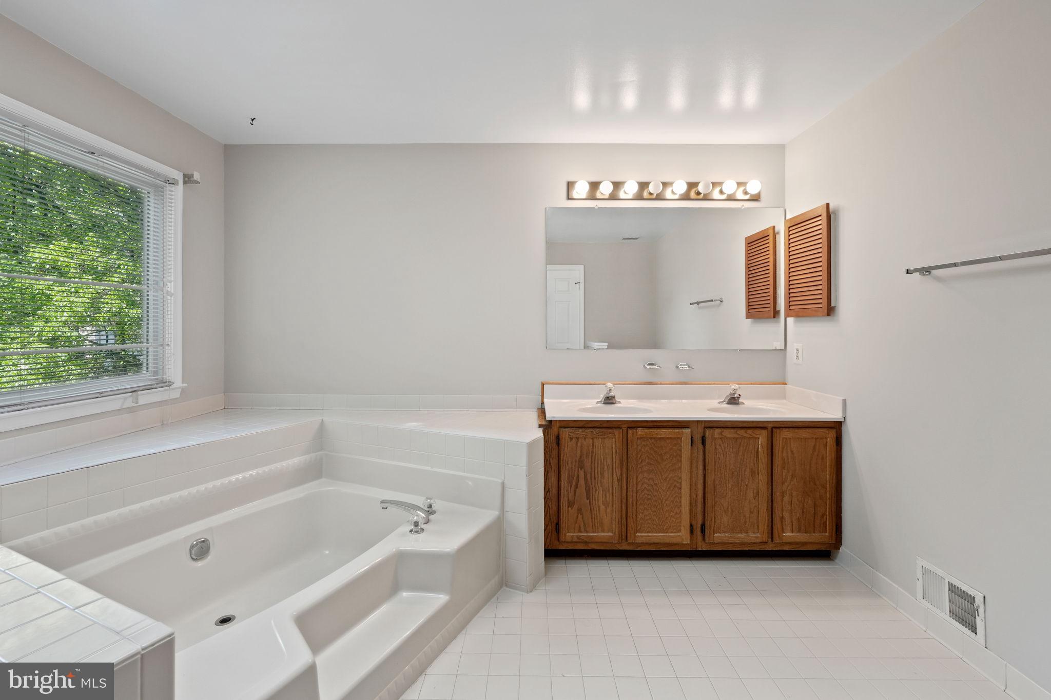 SUMMERWOOD - Residential Lease